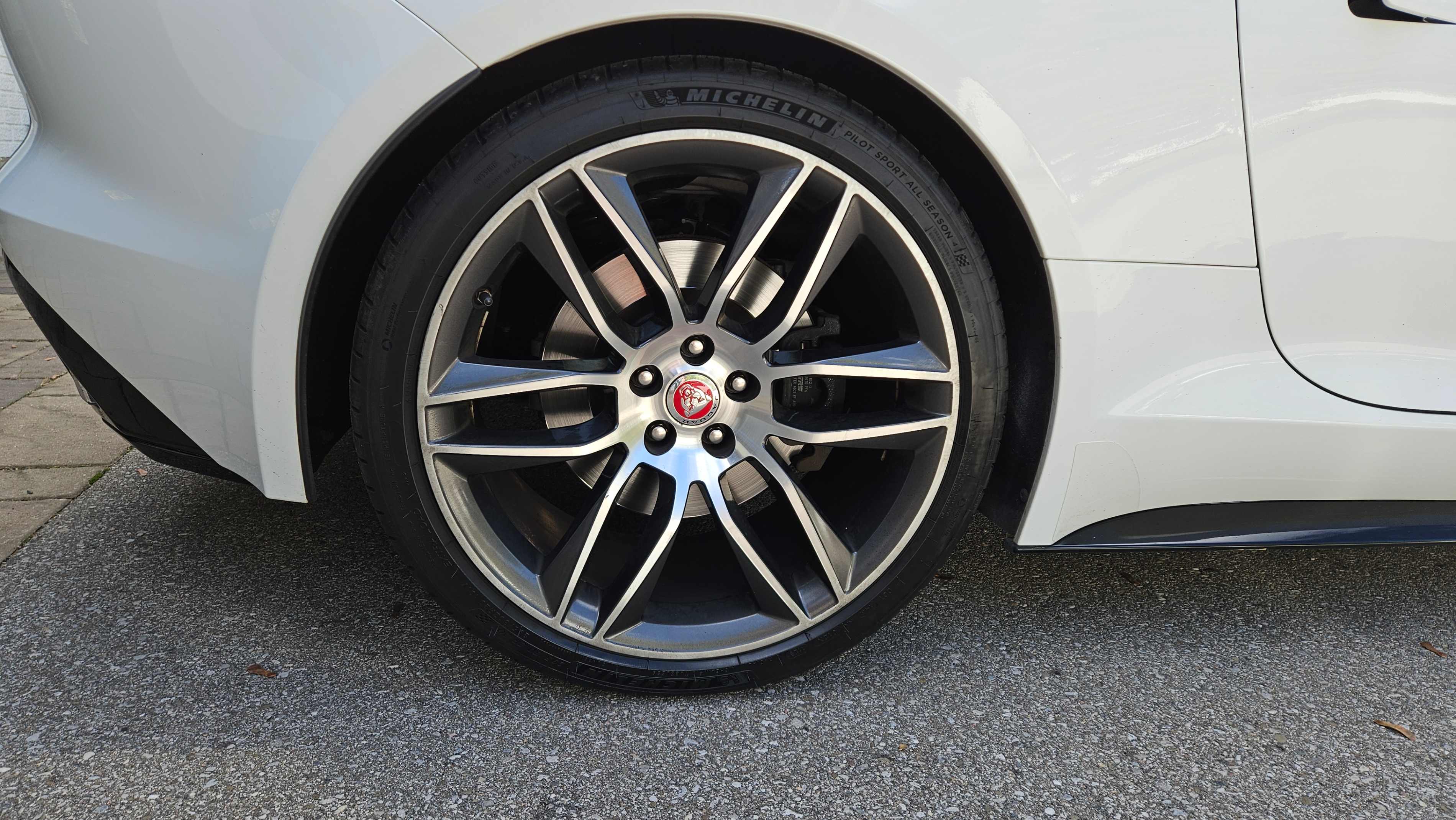 Снимка 7 от търг – 2020 JAGUAR F-TYPE COUPE AUTO AWD с VIN SAJD81FV3LCK67978