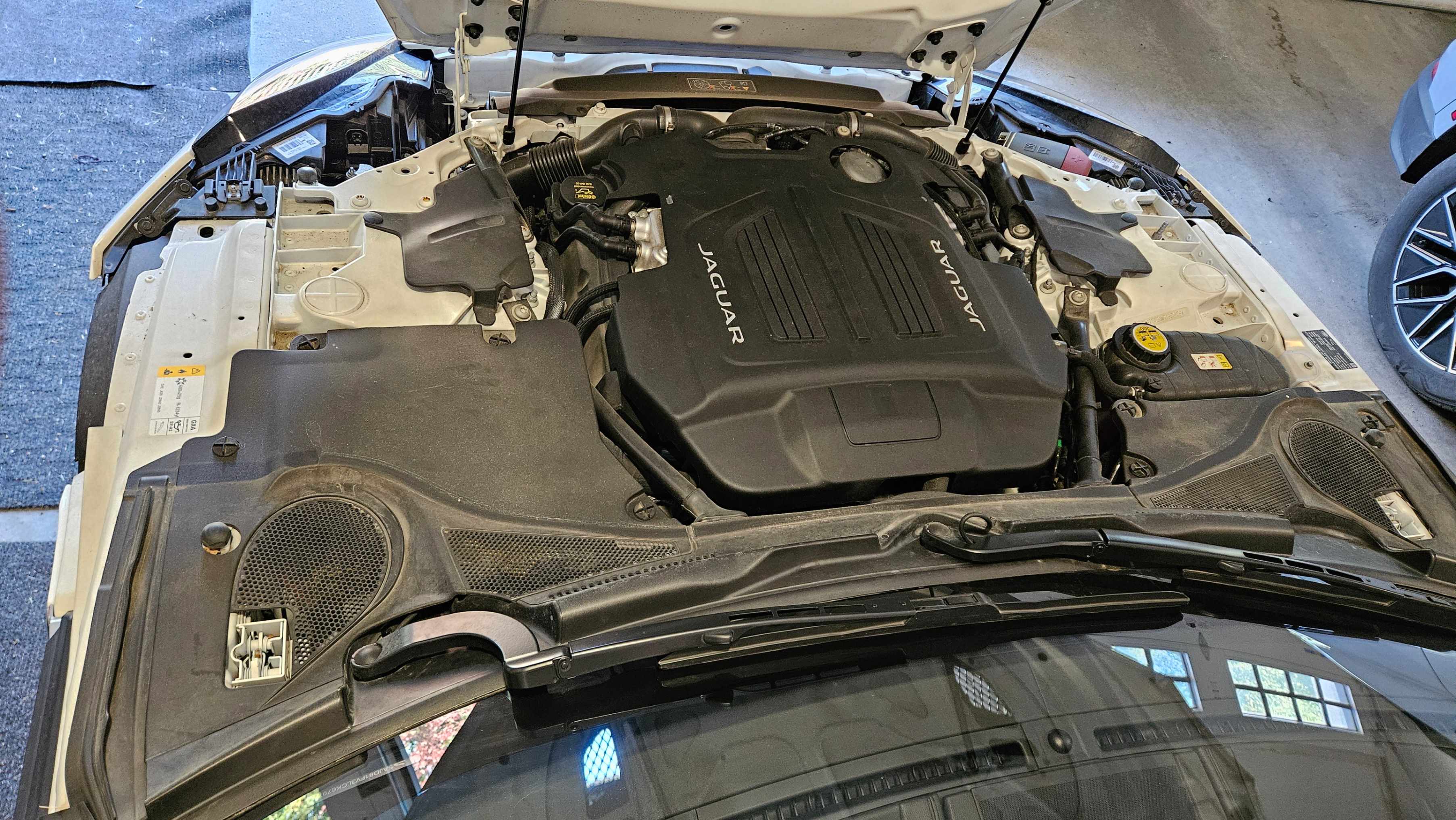 Снимка 14 от търг – 2020 JAGUAR F-TYPE COUPE AUTO AWD с VIN SAJD81FV3LCK67978