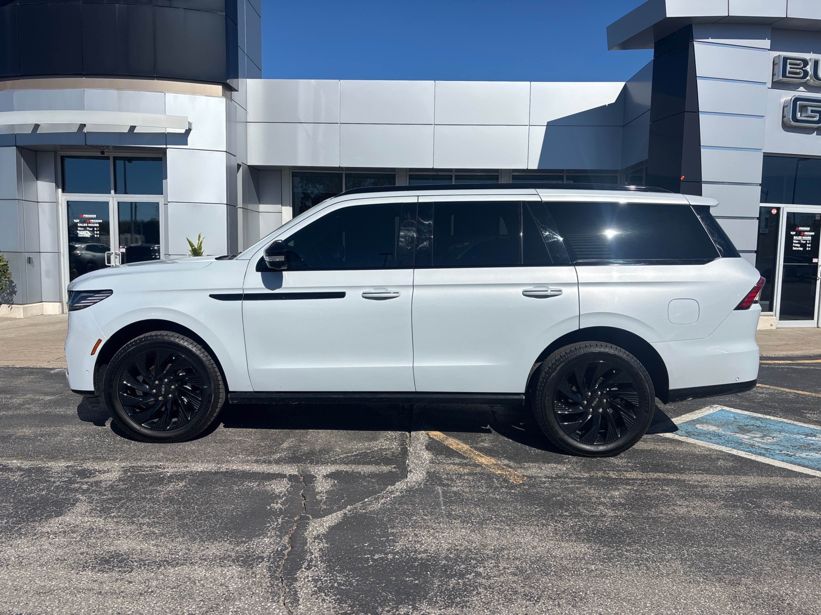 Снимка 2 от търг – 2025 LINCOLN NAVIGATOR RESERVE с VIN 5LMJJ2LG3SEL16707