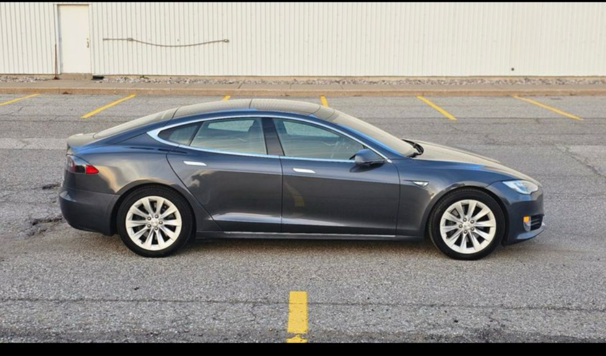 Photo 2 from auction – 2016 TESLA MODEL S 90D with VIN 5YJSA1E20GF139692