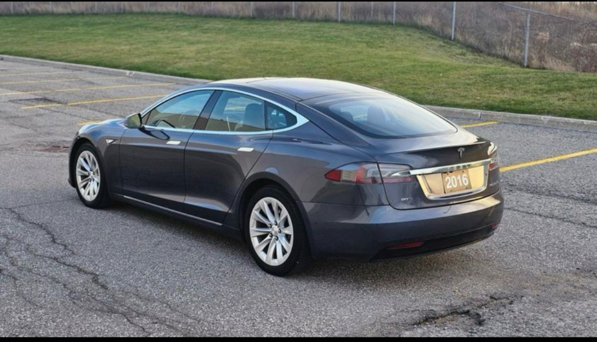 Photo 4 from auction – 2016 TESLA MODEL S 90D with VIN 5YJSA1E20GF139692
