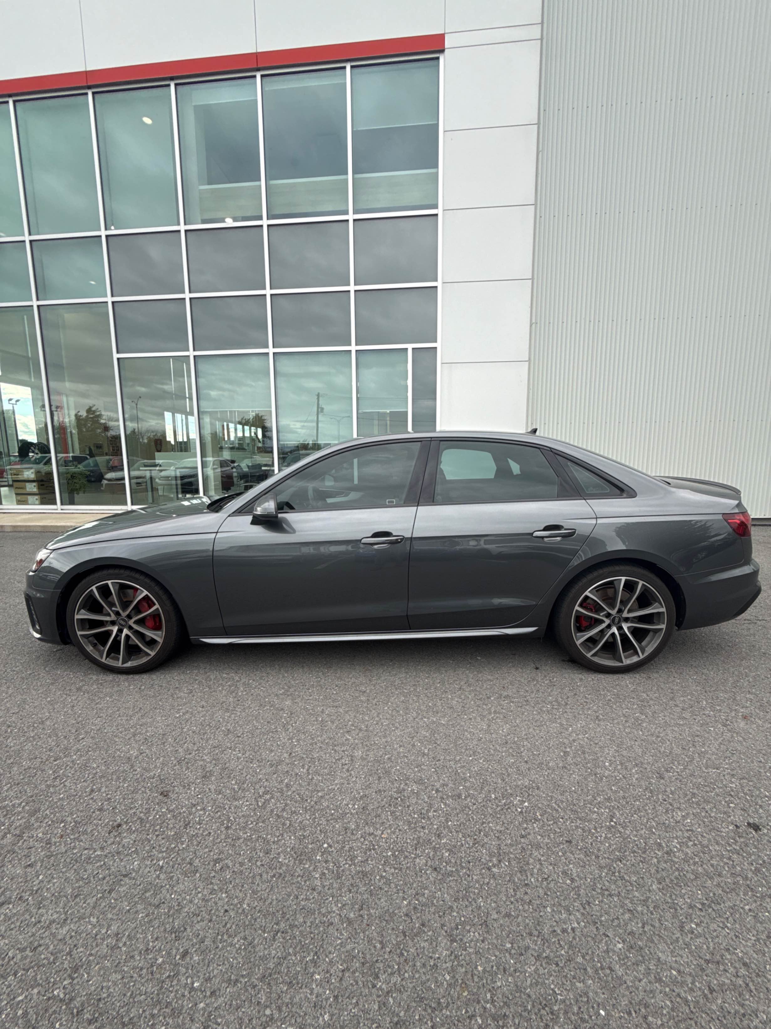 Photo 2 from auction – 2021 AUDI S4 SEDAN PROGRESSIV with VIN WAUA4AF42MA070606