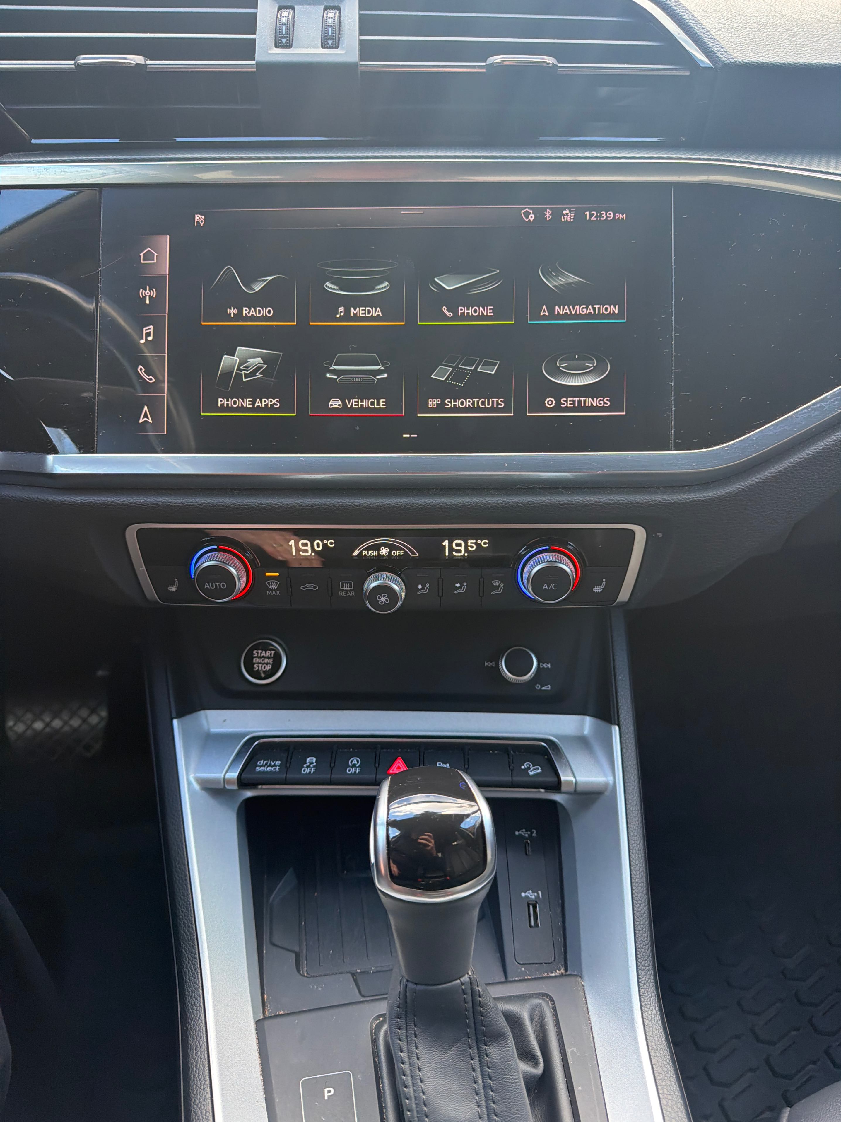 Снимка 9 от търг – 2021 AUDI Q3 TECHNIK с VIN WA1FECF37M1038379
