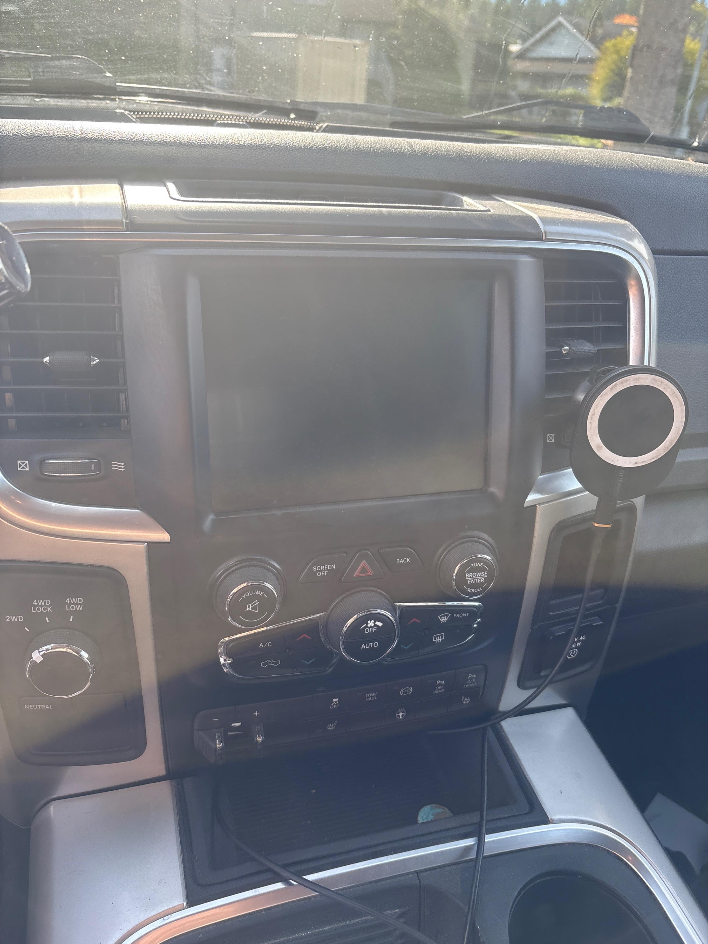 Photo 9 from auction – 2016 RAM 3500 SLT with VIN 3C63R3DL1GG354115
