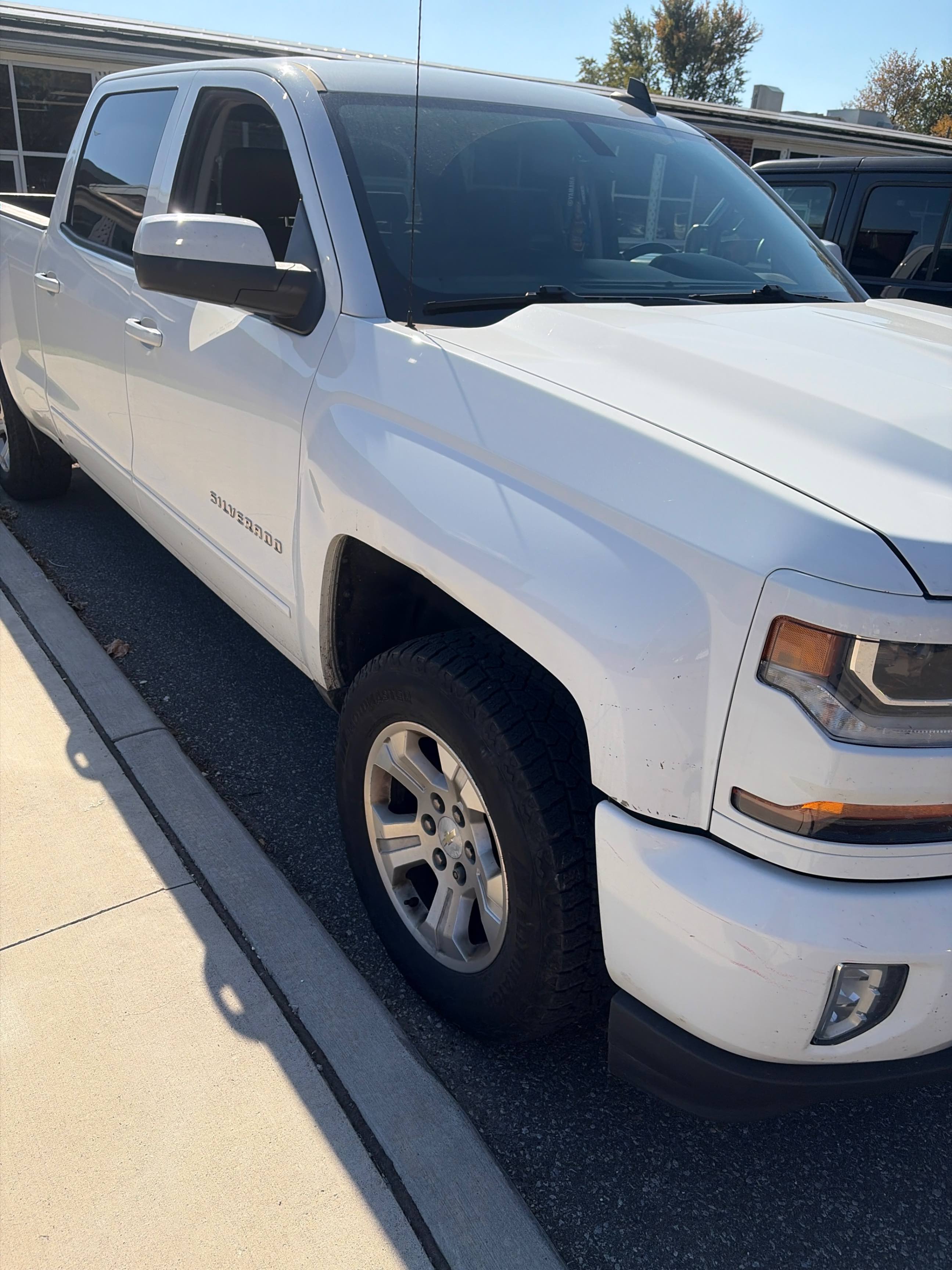 Снимка 3 от търг – 2016 CHEVROLET SILVERADO 1500 LT с VIN 3GCUKREC3GG298956