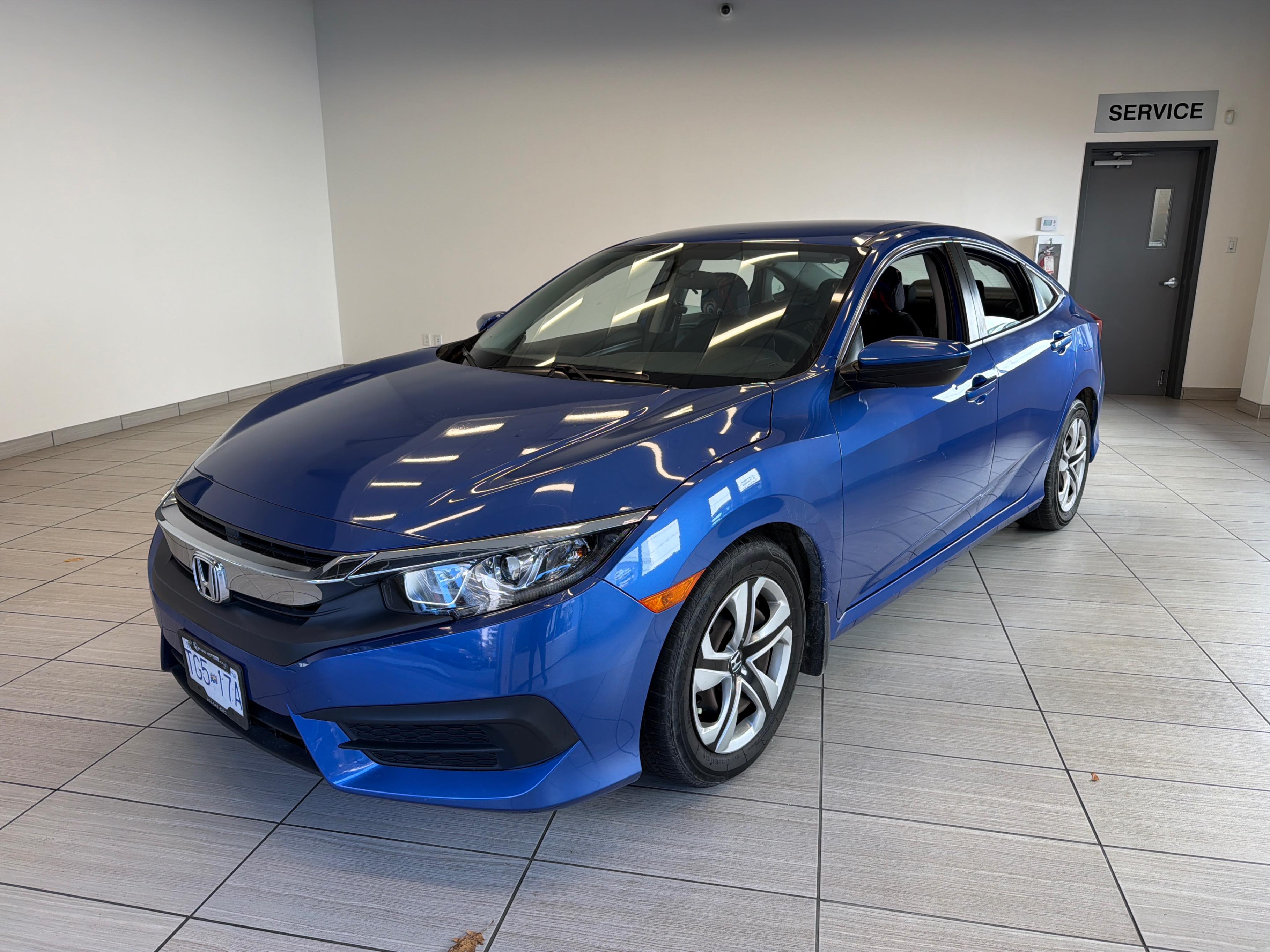 HONDA CIVIC SEDAN LX 2018 с VIN 2HGFC2F50JH005729 - Снимка от търг