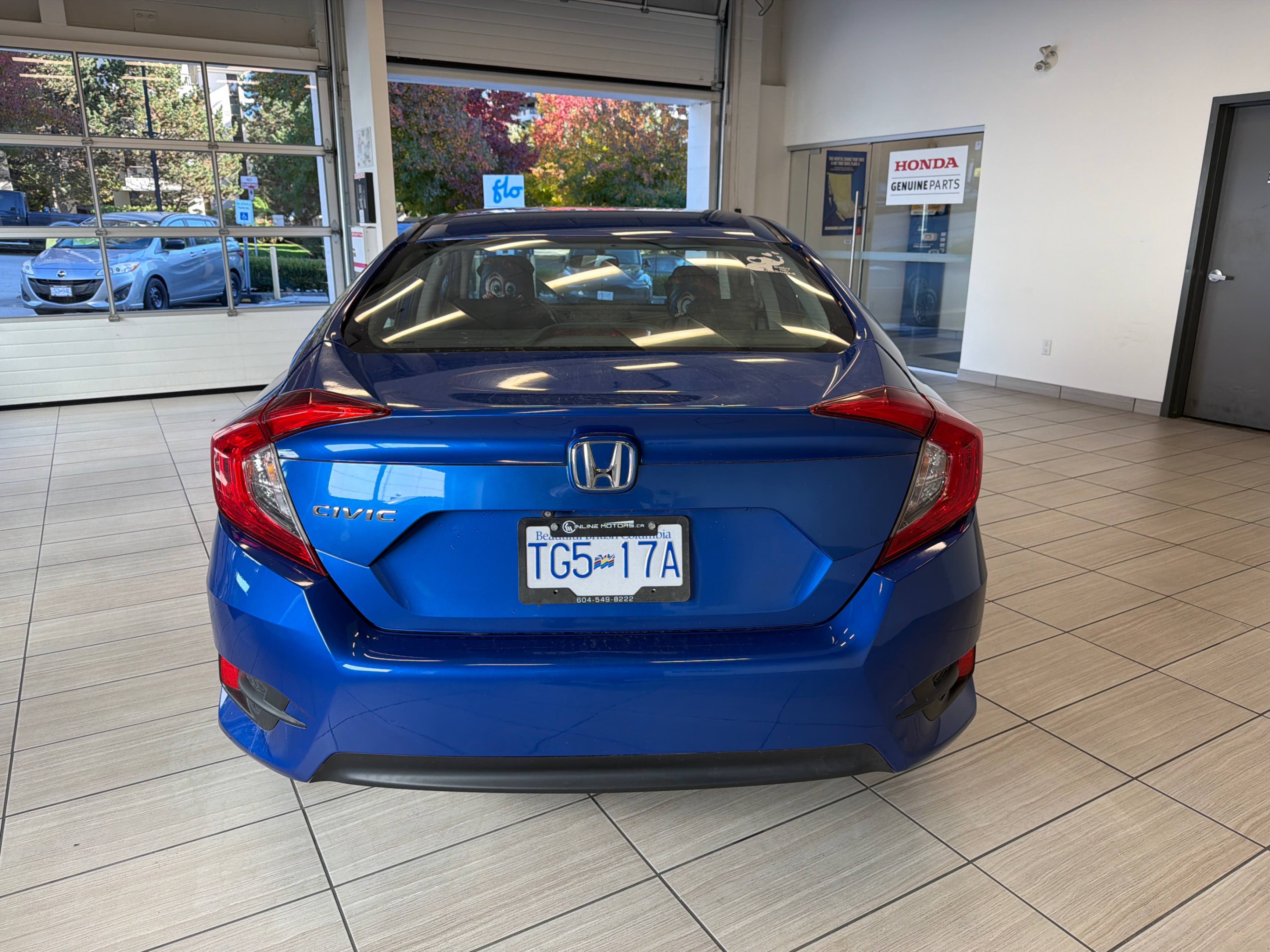 Снимка 4 от търг – 2018 HONDA CIVIC SEDAN LX с VIN 2HGFC2F50JH005729
