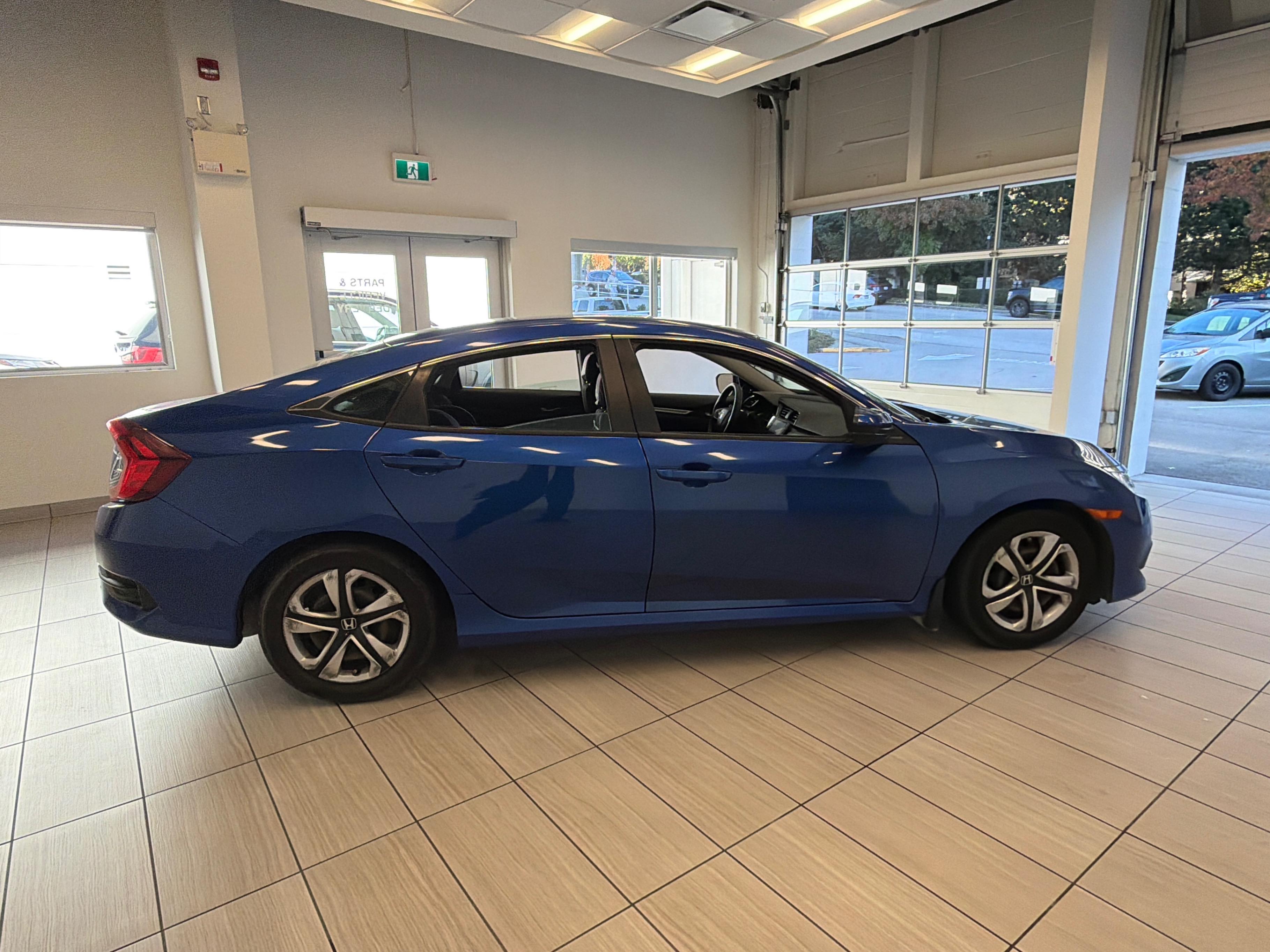 Снимка 3 от търг – 2018 HONDA CIVIC SEDAN LX с VIN 2HGFC2F50JH005729