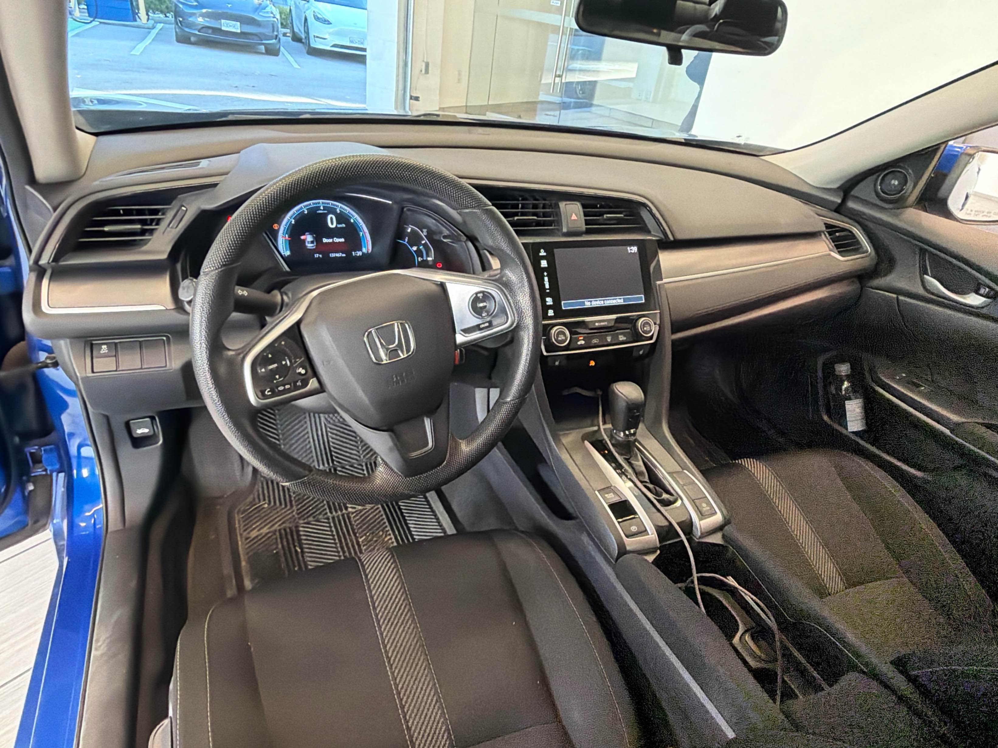 Снимка 12 от търг – 2018 HONDA CIVIC SEDAN LX с VIN 2HGFC2F50JH005729