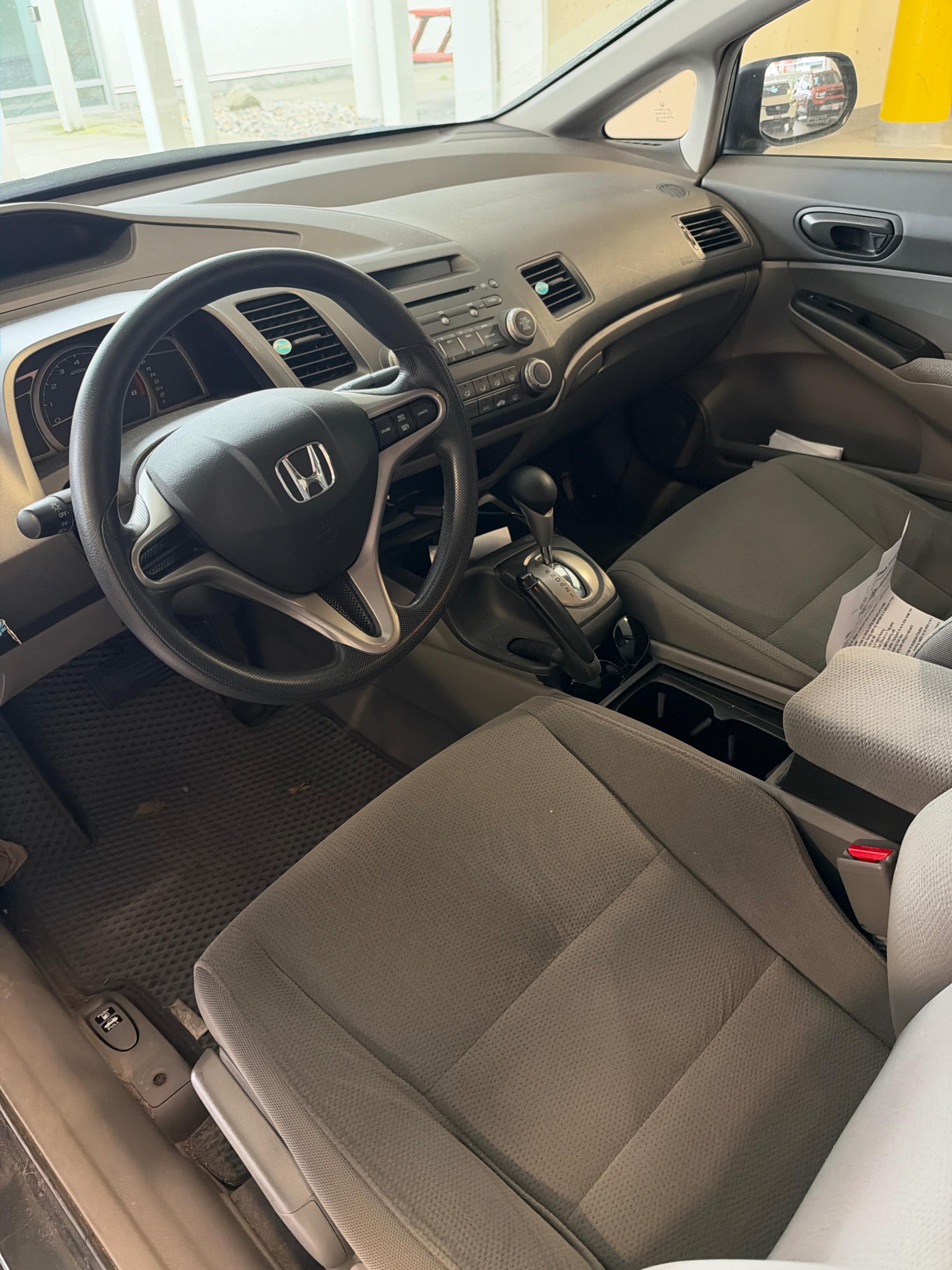 Снимка 5 от търг – 2010 HONDA CIVIC SDN DX-G с VIN 2HGFA1F46AH006438