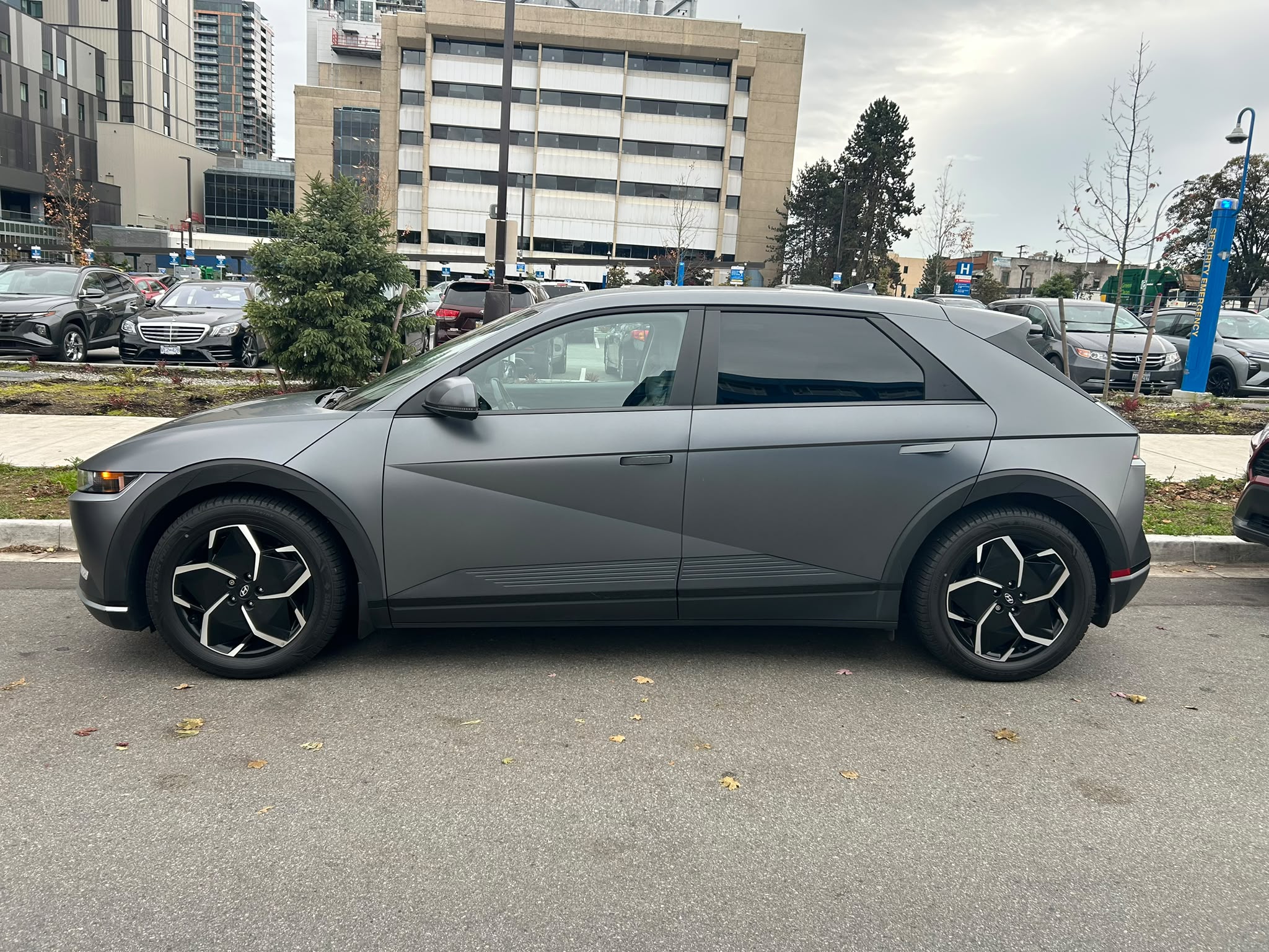 Снимка 2 от търг – 2022 HYUNDAI IONIQ 5 PREFERRED с VIN KM8KN4AEXNU076798
