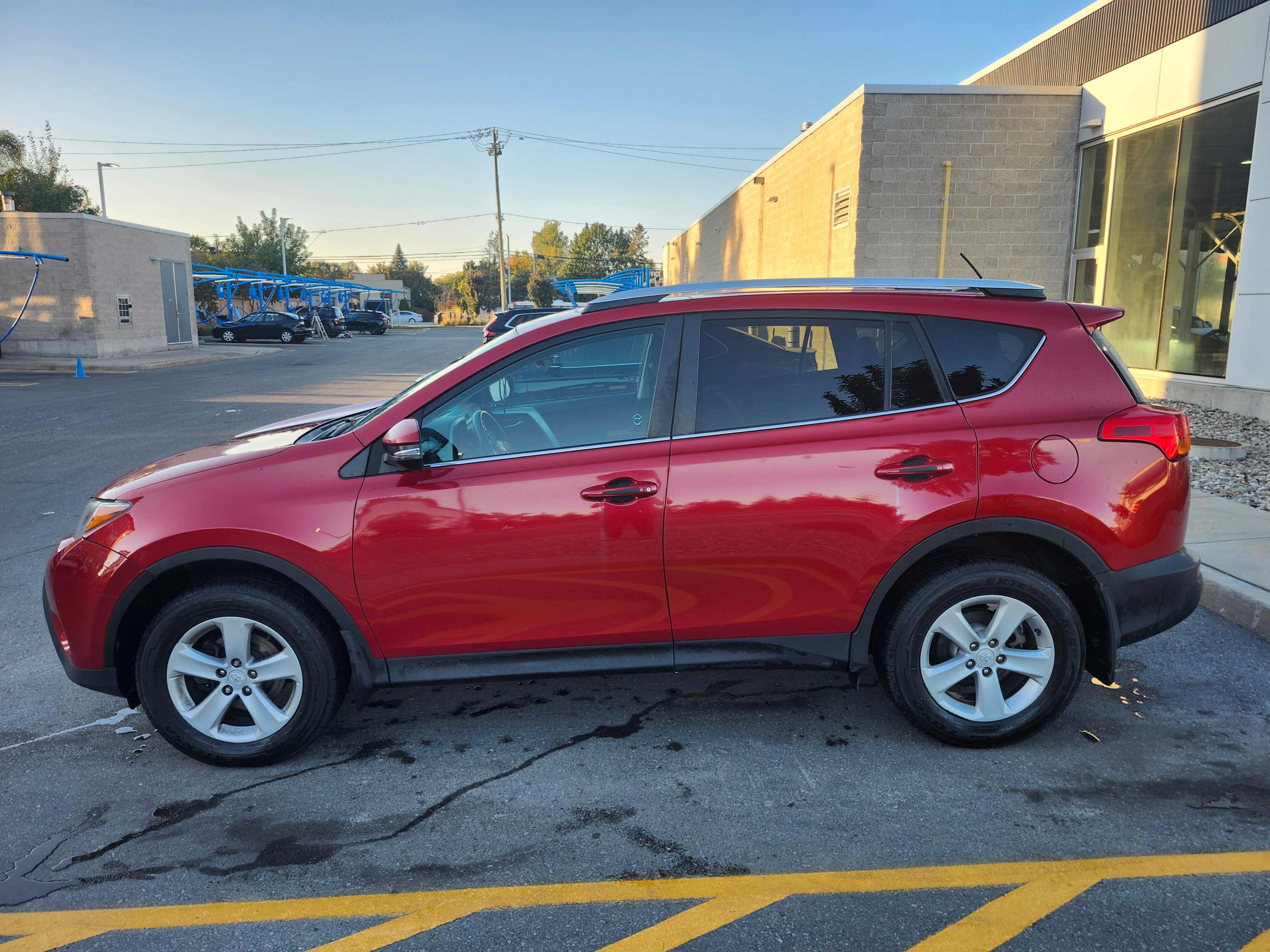 Photo 2 from auction – 2014 TOYOTA RAV4 XLE with VIN 2T3RFREVXEW192819