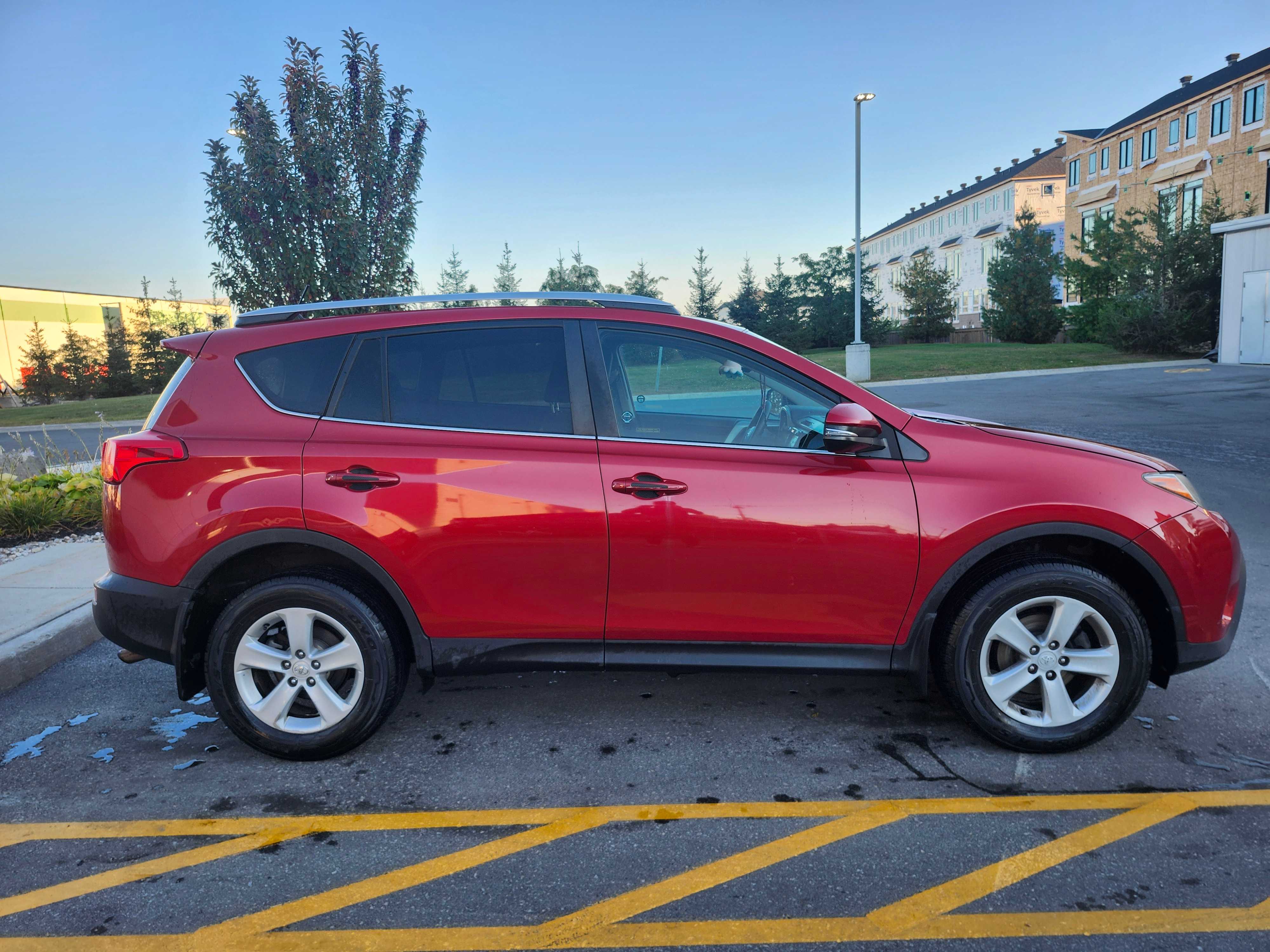 Photo 3 from auction – 2014 TOYOTA RAV4 XLE with VIN 2T3RFREVXEW192819