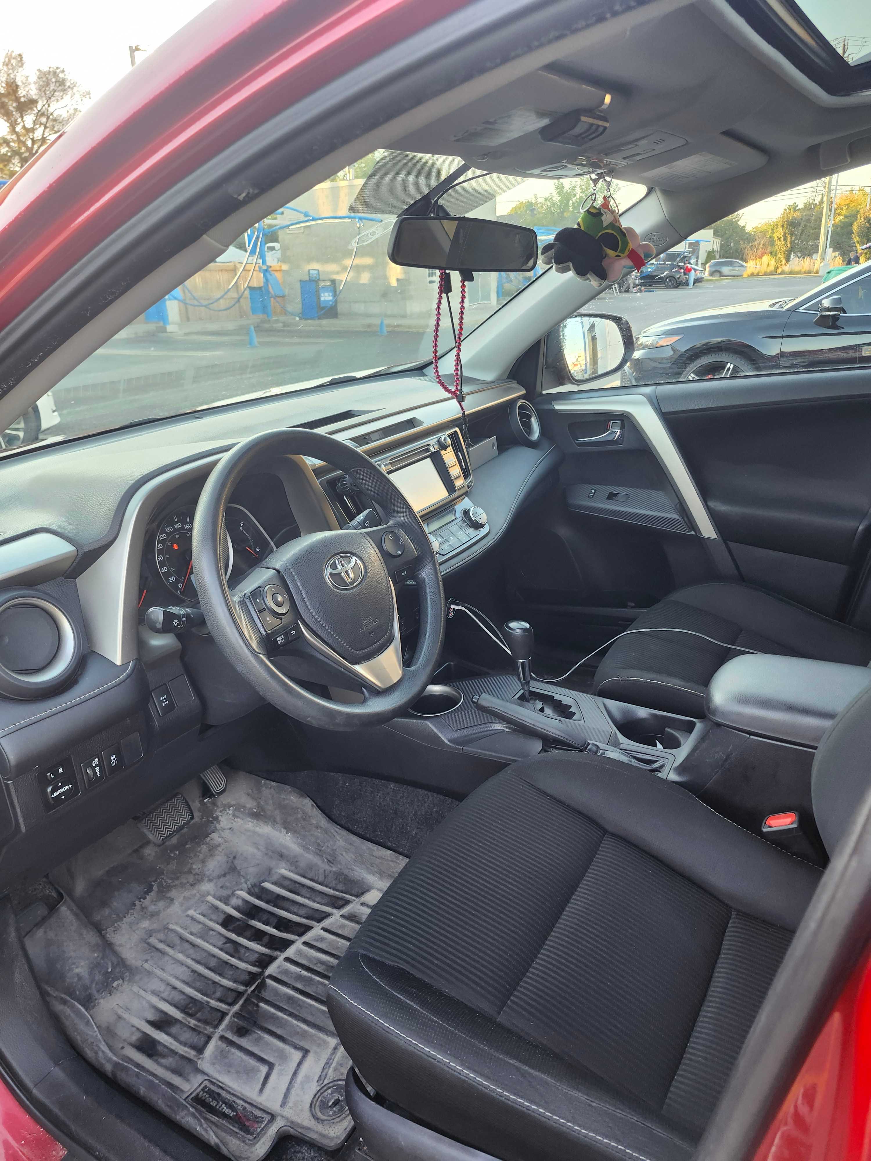 Photo 5 from auction – 2014 TOYOTA RAV4 XLE with VIN 2T3RFREVXEW192819