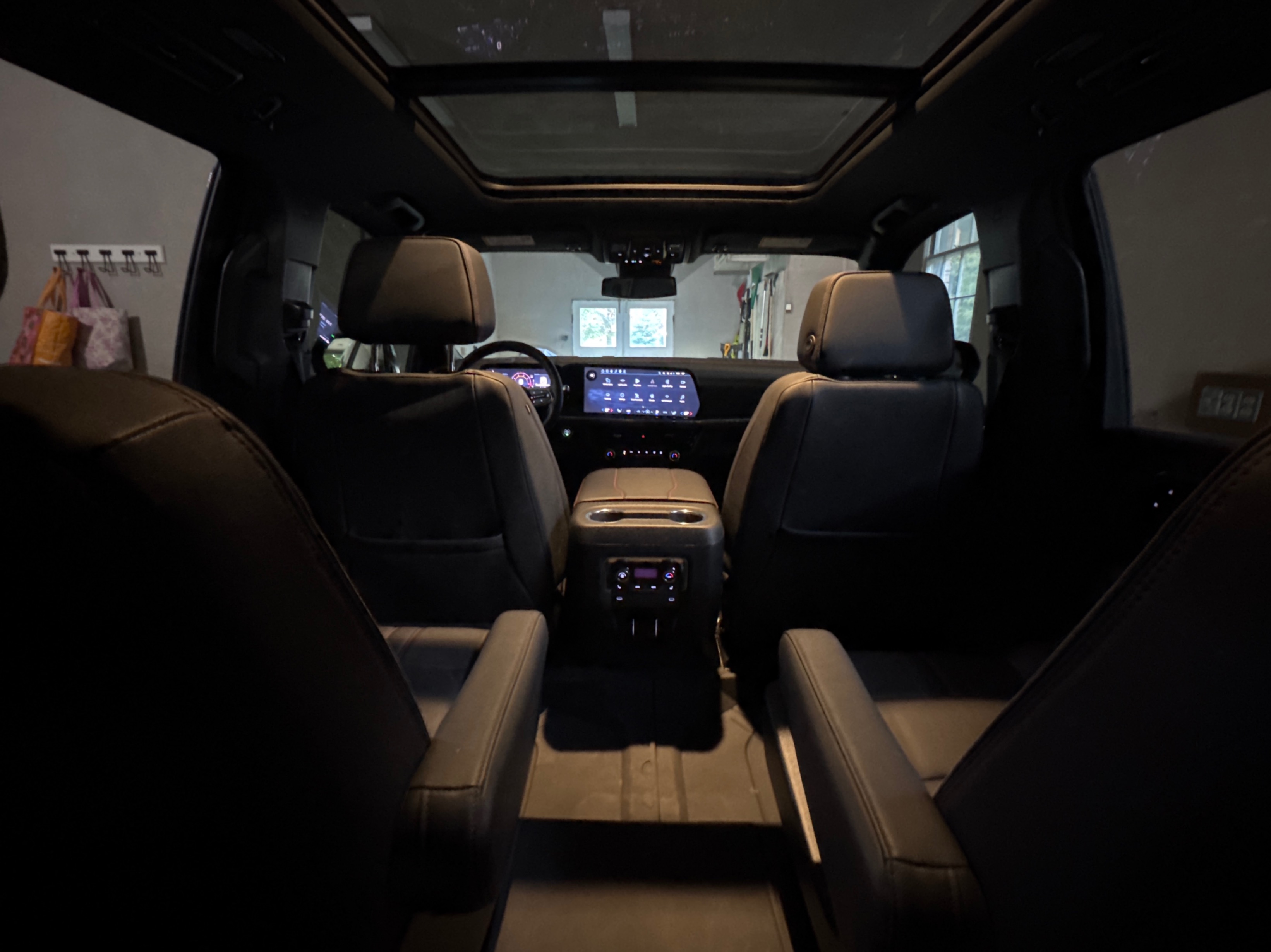 Снимка 14 от търг – 2025 CHEVROLET TAHOE RST с VIN 1GNS6RRDXSR109363