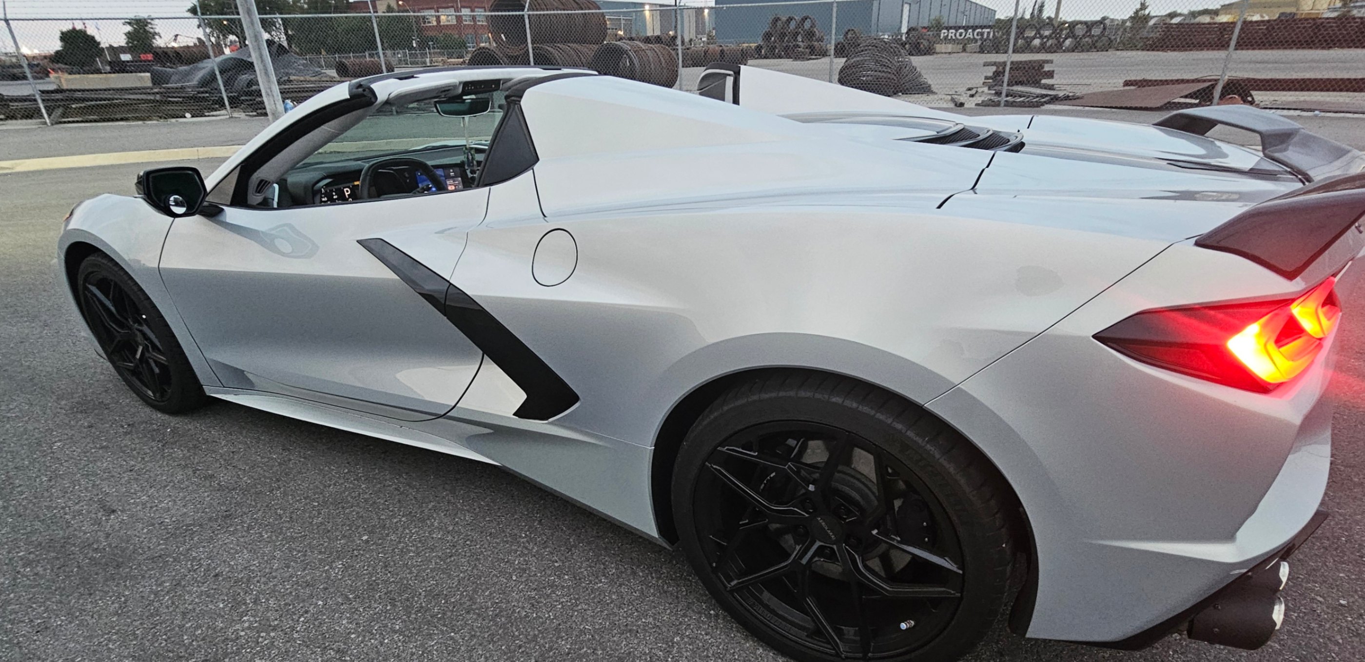 صورة رقم 2 من المزاد - 2021 CHEVROLET CORVETTE 3LT مع VIN 1G1YC3D48M5124138