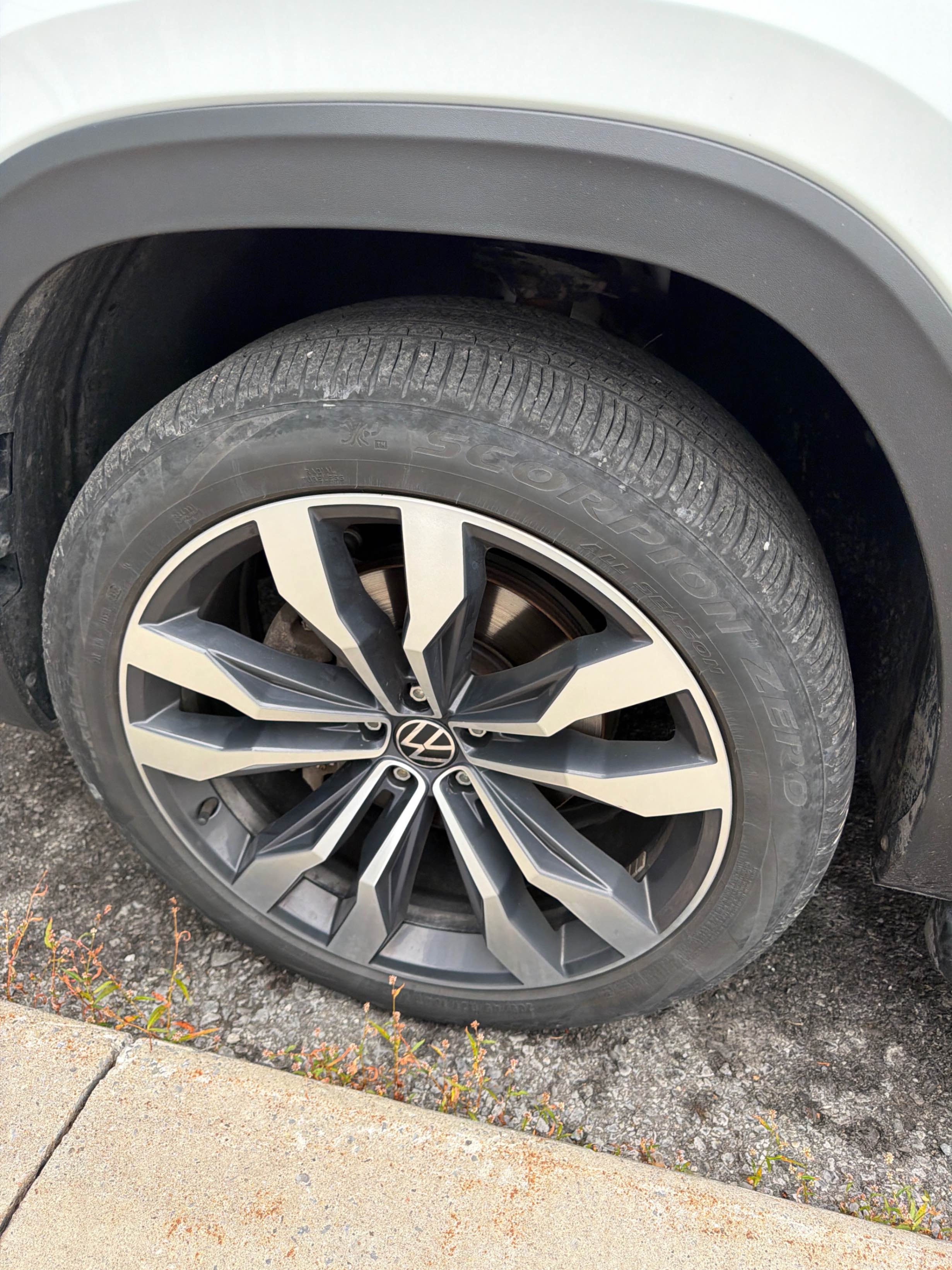 Photo 7 from auction – 2023 VOLKSWAGEN ATLAS EXECLINE with VIN 1V2FR2CA4PC502453