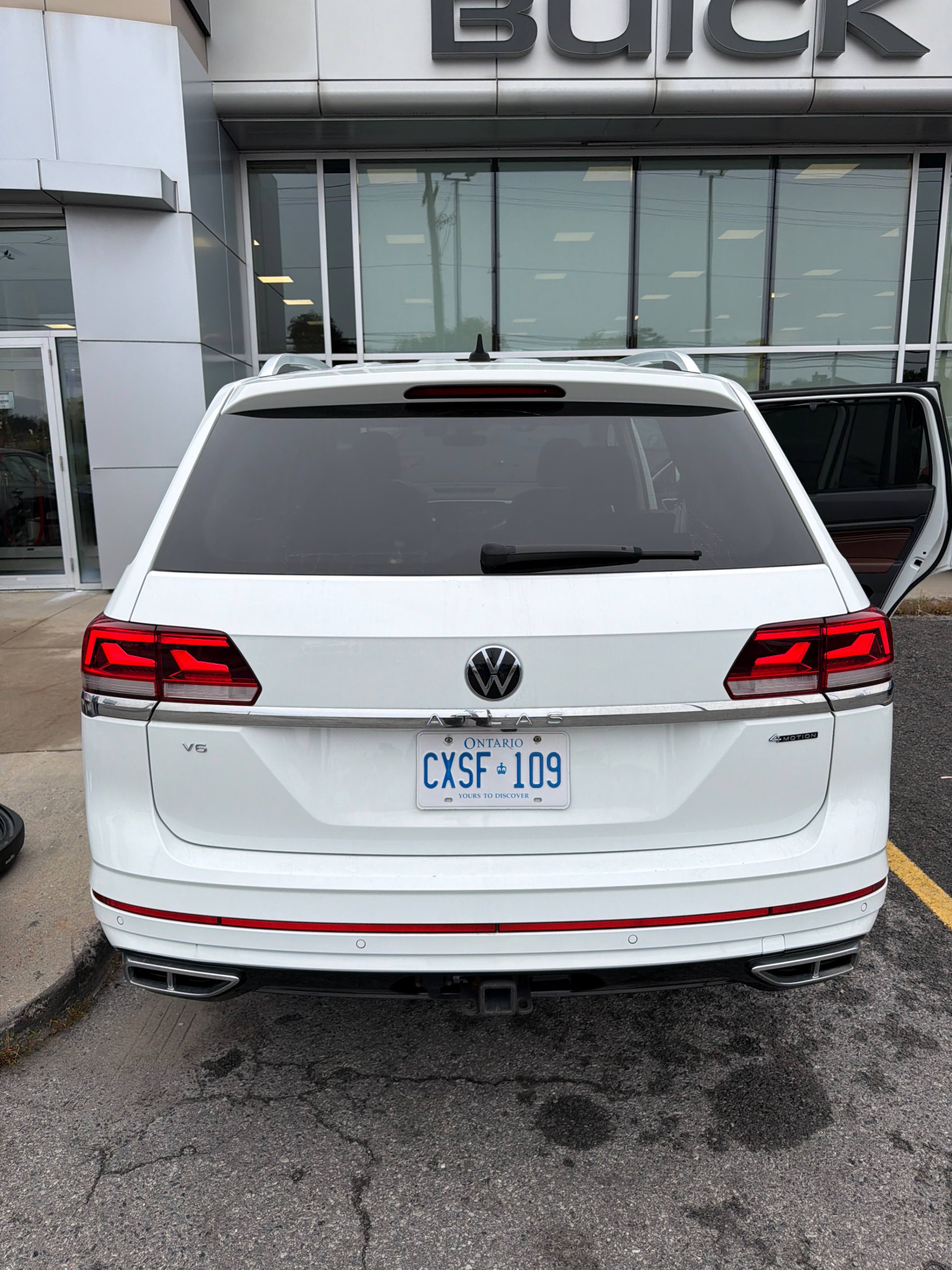 Photo 4 from auction – 2023 VOLKSWAGEN ATLAS EXECLINE with VIN 1V2FR2CA4PC502453