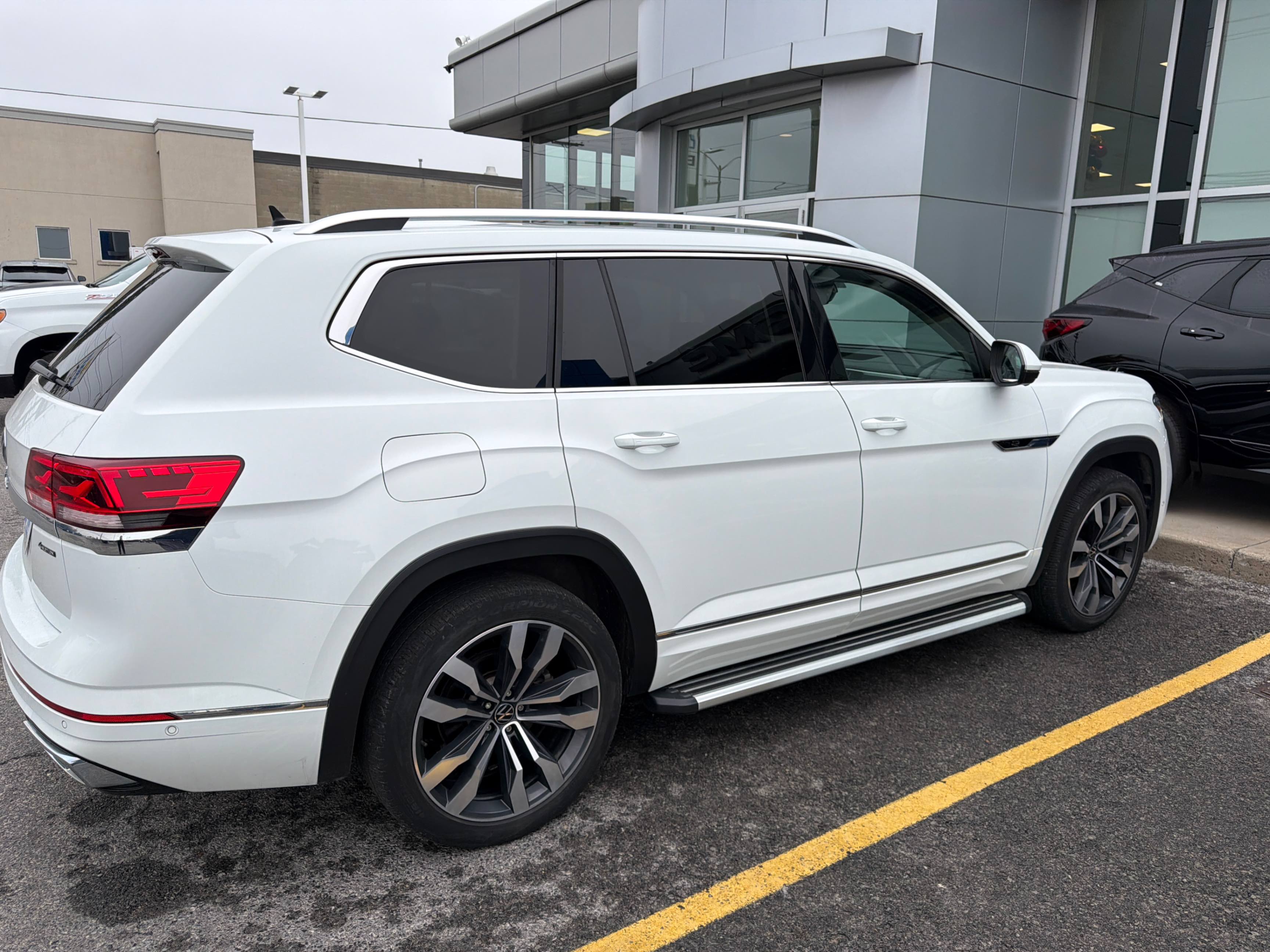 Photo 3 from auction – 2023 VOLKSWAGEN ATLAS EXECLINE with VIN 1V2FR2CA4PC502453