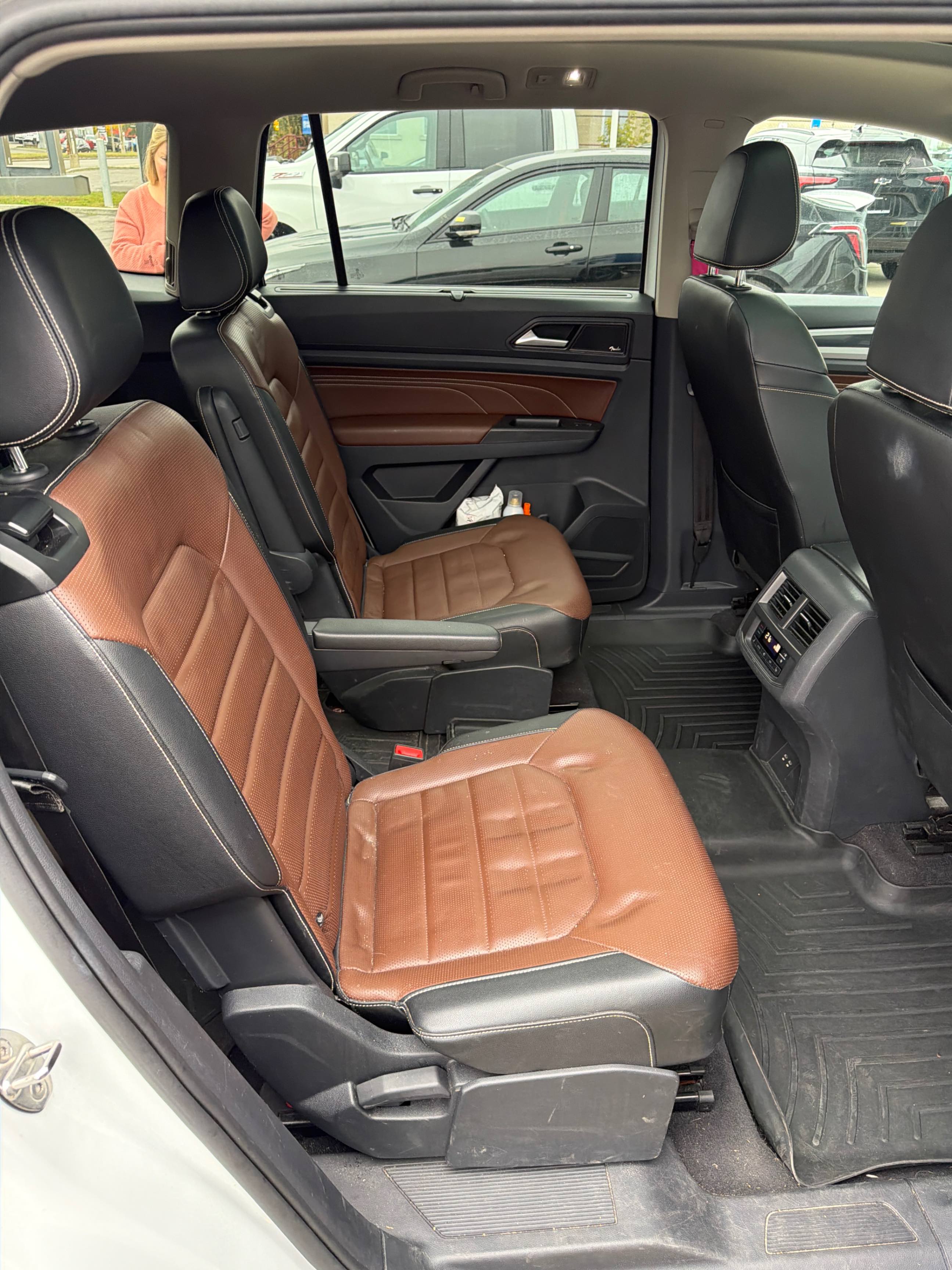 Photo 11 from auction – 2023 VOLKSWAGEN ATLAS EXECLINE with VIN 1V2FR2CA4PC502453