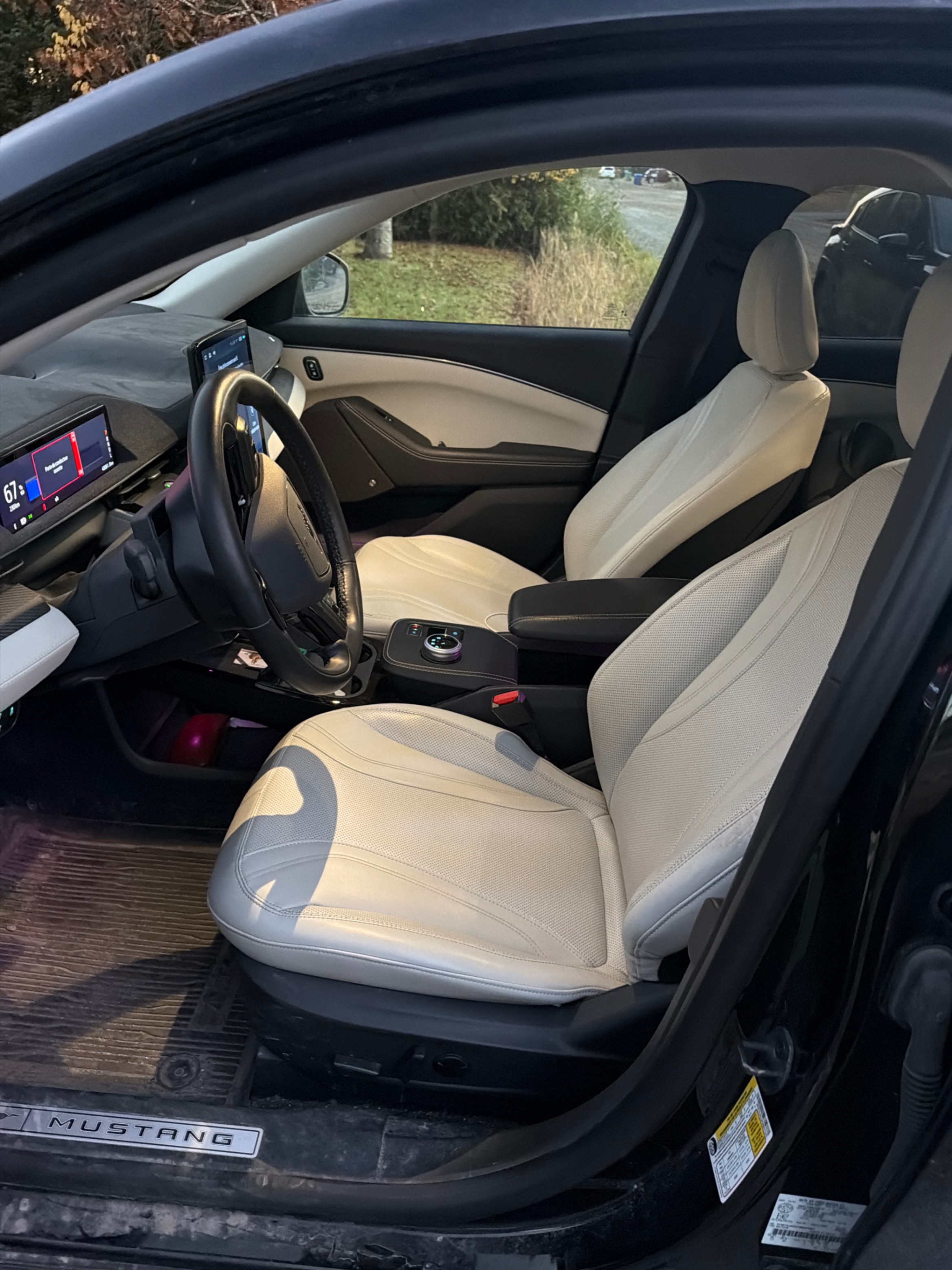 Photo 5 from auction – 2023 FORD MUSTANG MACH-E PREMIUM with VIN 3FMTK3S52PMB07507