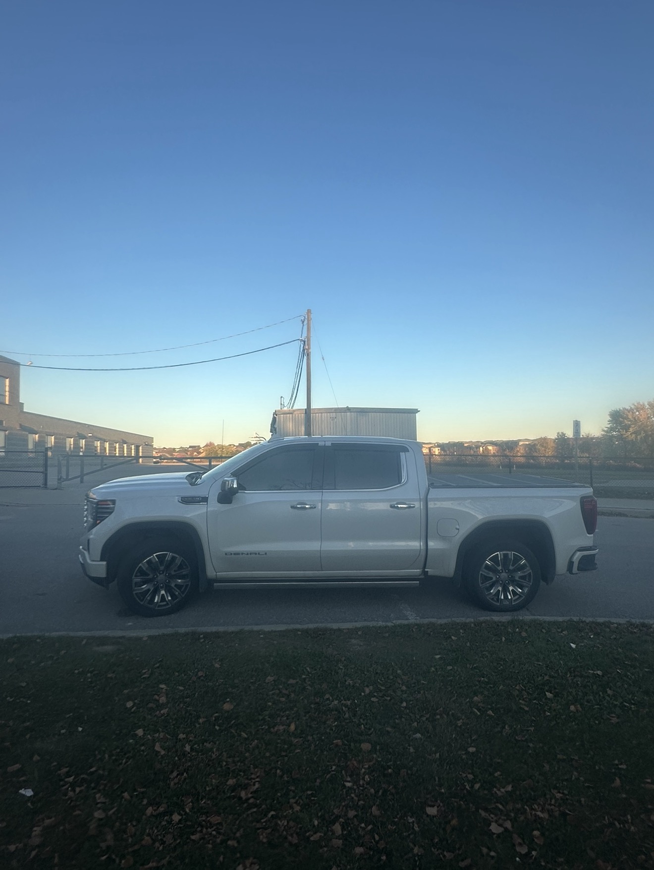 Снимка 2 от търг – 2023 GMC SIERRA 1500 DENALI с VIN 3GTUUGEDXPG150620