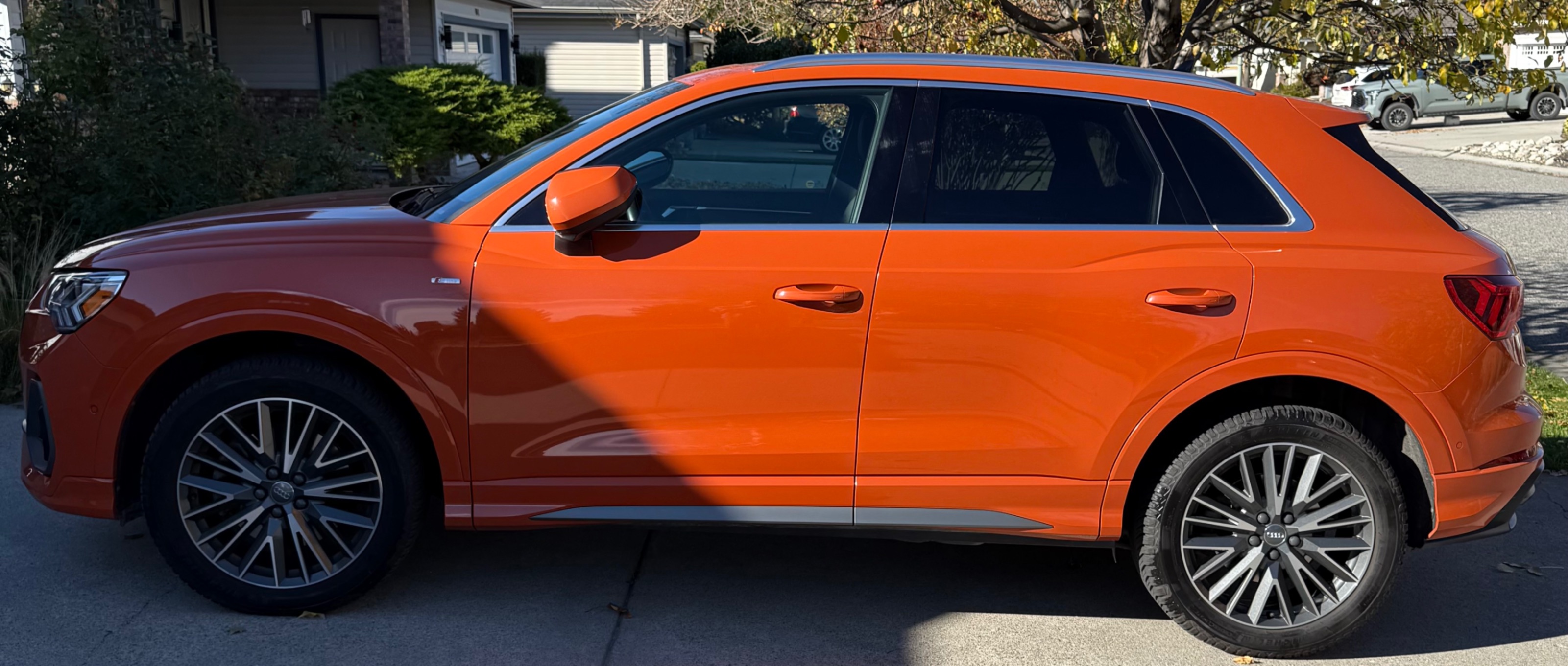 Photo 2 from auction – 2019 AUDI Q3 TECHNIK with VIN WA1FECF35K1072107
