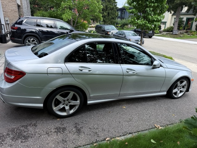 Photo 3 from auction – 2012 MERCEDES-BENZ C-CLASS C 300 with VIN WDDGF8BB5CA688141
