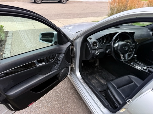 Photo 5 from auction – 2012 MERCEDES-BENZ C-CLASS C 300 with VIN WDDGF8BB5CA688141