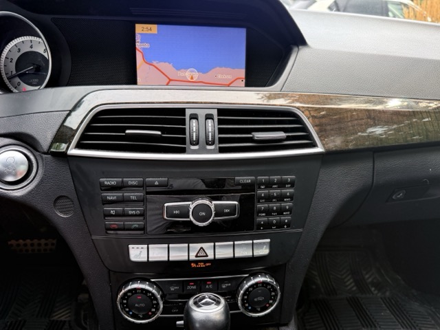 Photo 9 from auction – 2012 MERCEDES-BENZ C-CLASS C 300 with VIN WDDGF8BB5CA688141