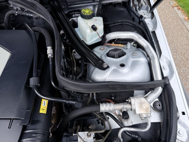 Photo 16 from auction – 2012 MERCEDES-BENZ C-CLASS C 300 with VIN WDDGF8BB5CA688141