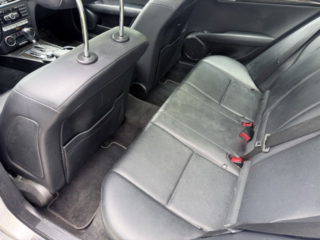 Photo 17 from auction – 2012 MERCEDES-BENZ C-CLASS C 300 with VIN WDDGF8BB5CA688141
