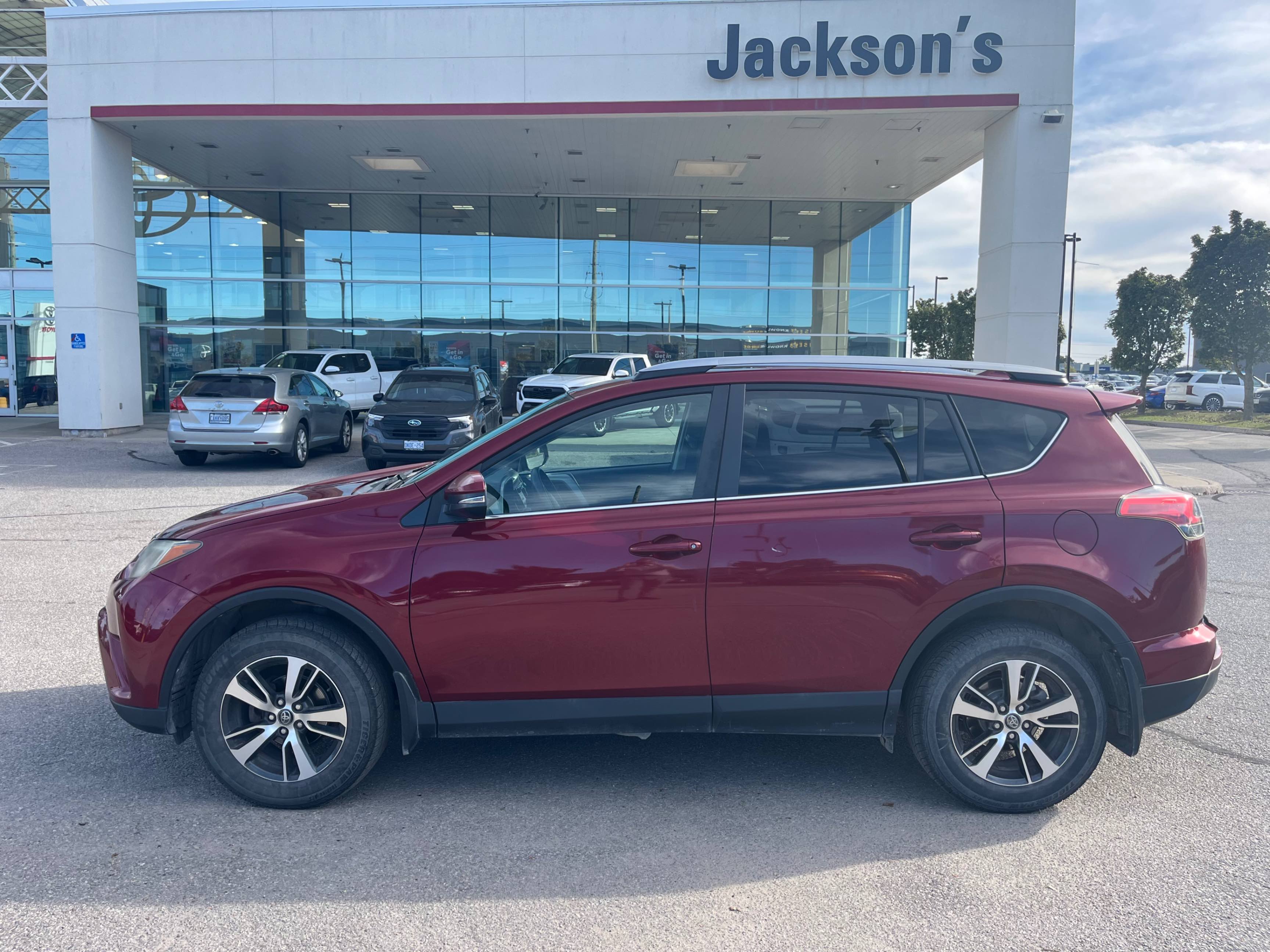 Photo 2 from auction – 2018 TOYOTA RAV4 LE with VIN 2T3BFREV9JW793800