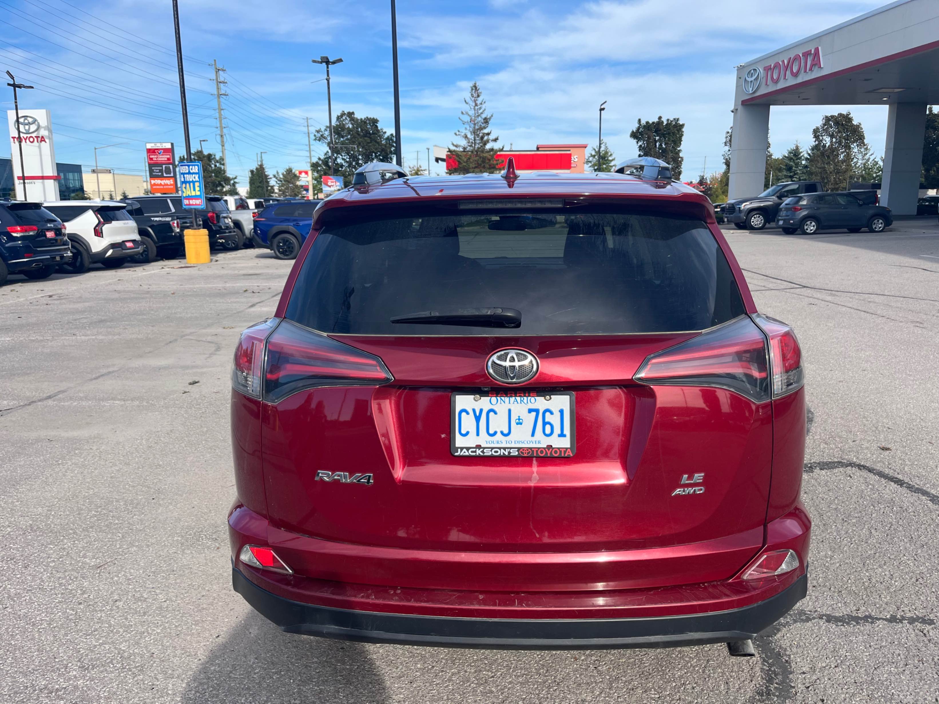 Photo 4 from auction – 2018 TOYOTA RAV4 LE with VIN 2T3BFREV9JW793800