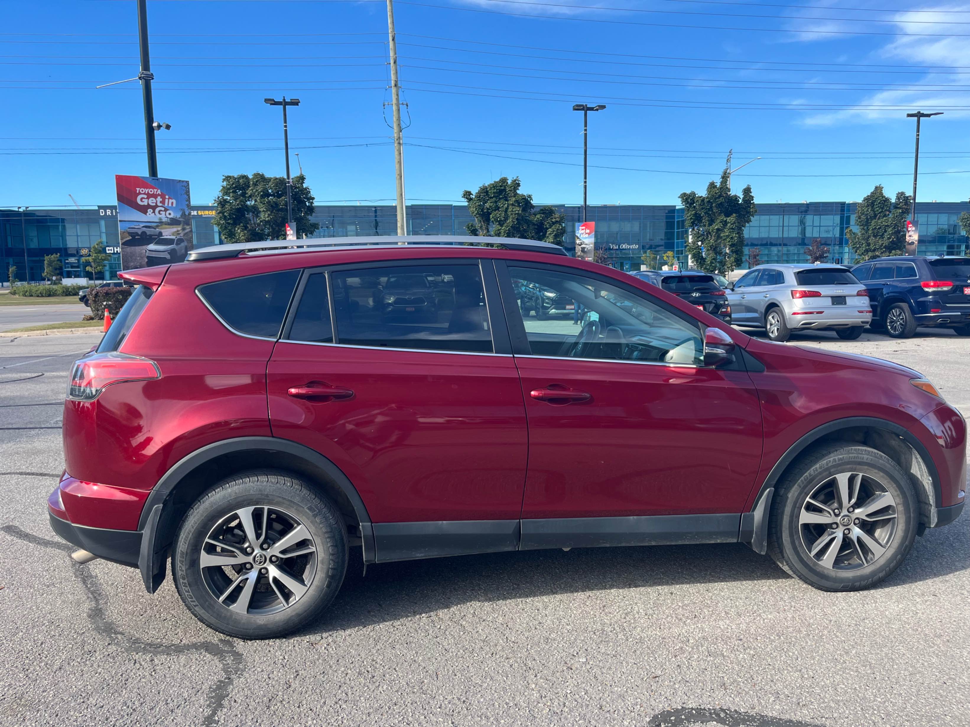 Photo 3 from auction – 2018 TOYOTA RAV4 LE with VIN 2T3BFREV9JW793800