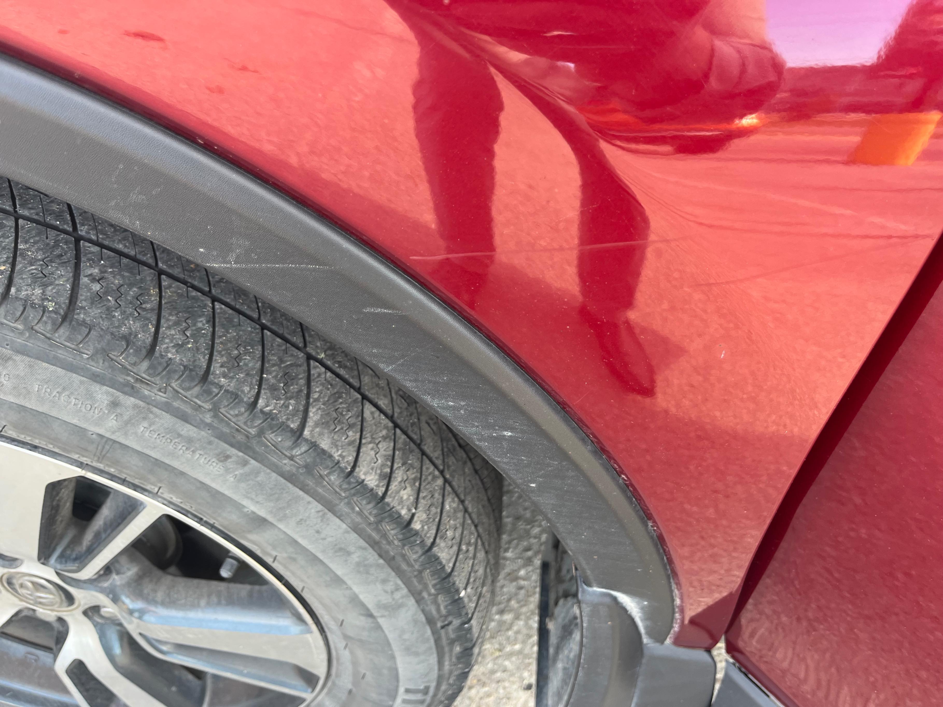 Photo 7 from auction – 2018 TOYOTA RAV4 LE with VIN 2T3BFREV9JW793800