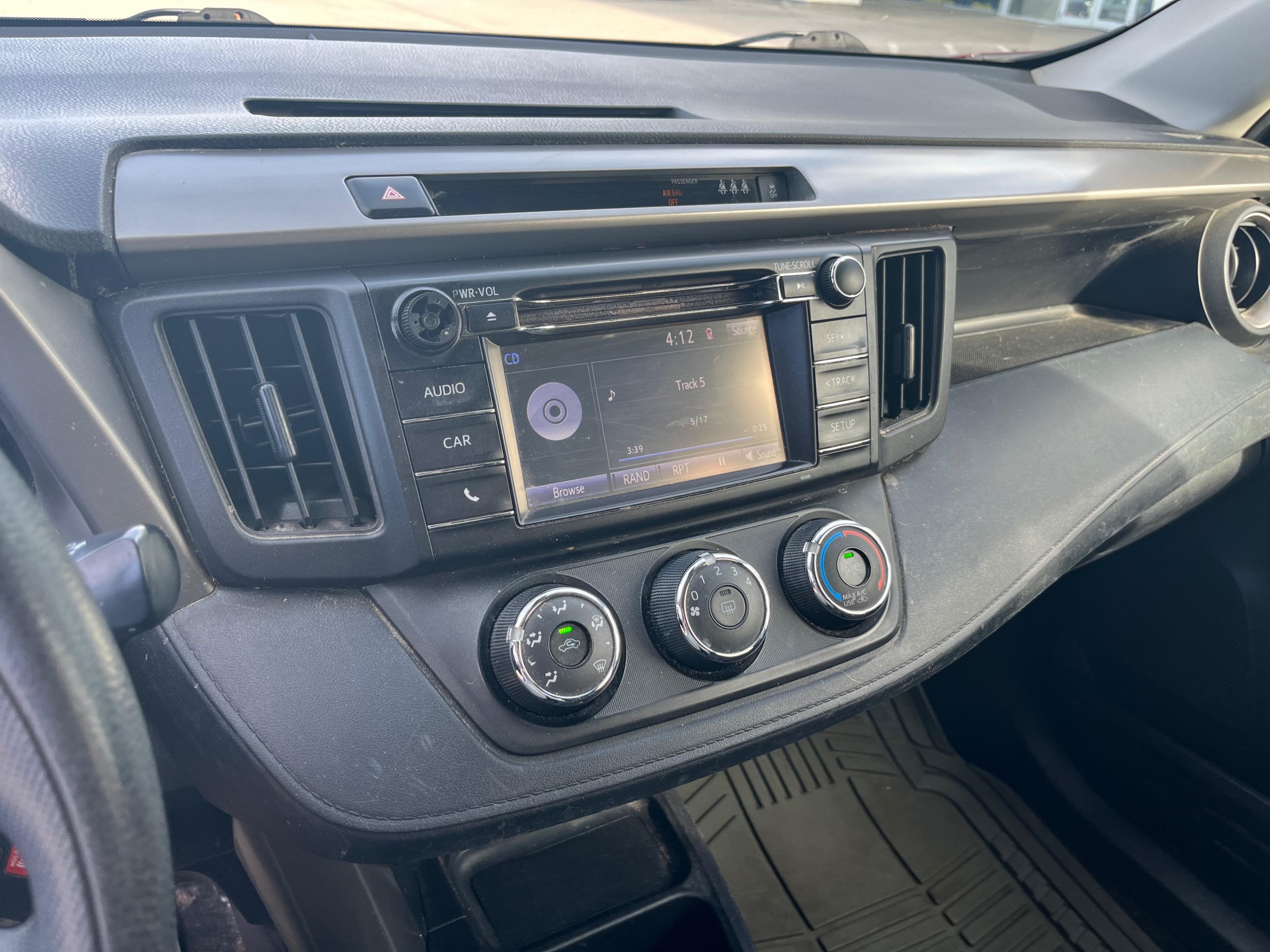 Photo 9 from auction – 2018 TOYOTA RAV4 LE with VIN 2T3BFREV9JW793800