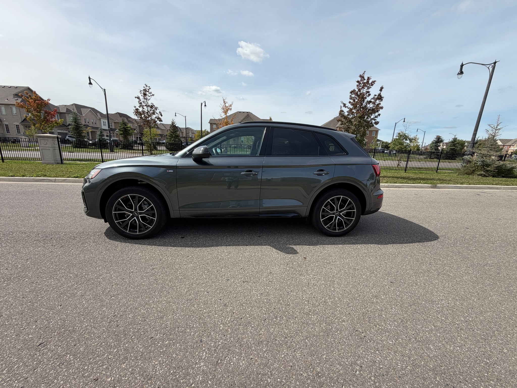 Photo 2 from auction – 2023 AUDI Q5 TECHNIK with VIN WA1FAAFY4P2017631