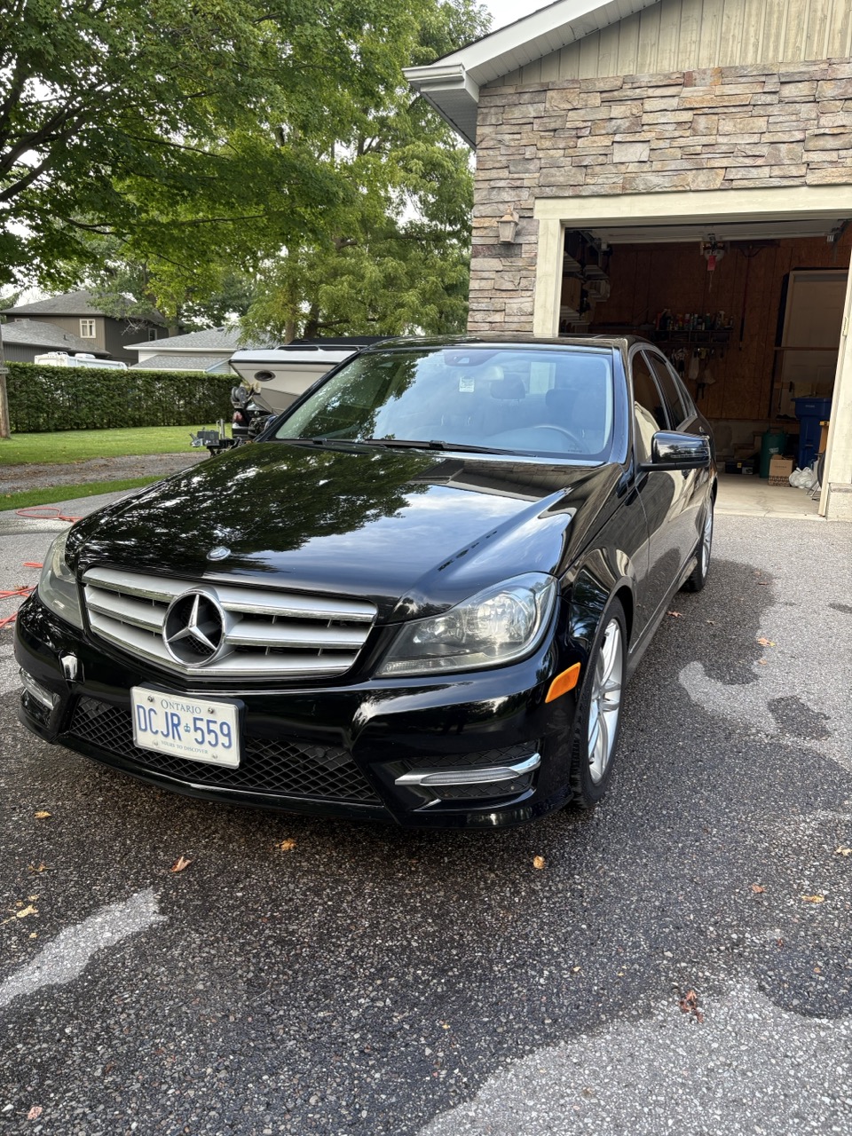 MERCEDES-BENZ C-CLASS C 300 2014 with VIN WDDGF8AB8EA916847 - Photo from auction