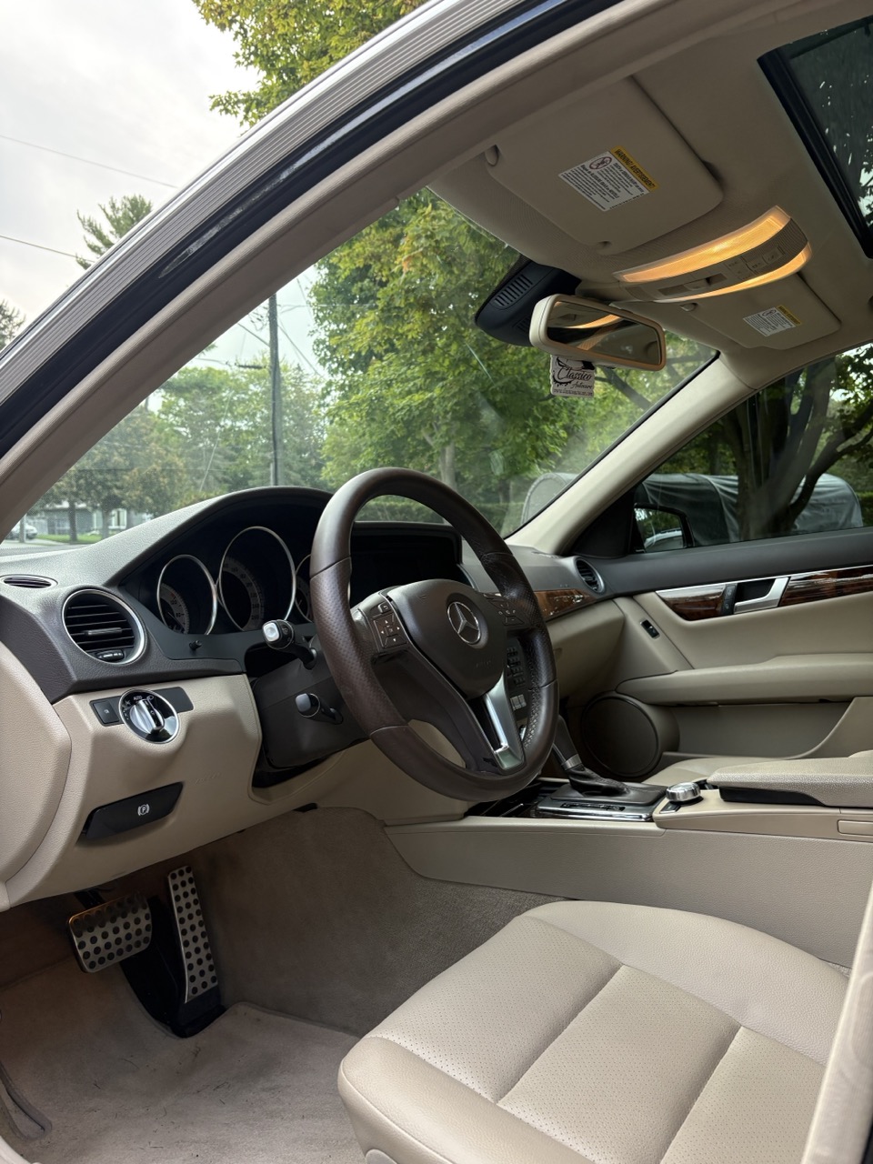 Photo 5 from auction – 2014 MERCEDES-BENZ C-CLASS C 300 with VIN WDDGF8AB8EA916847
