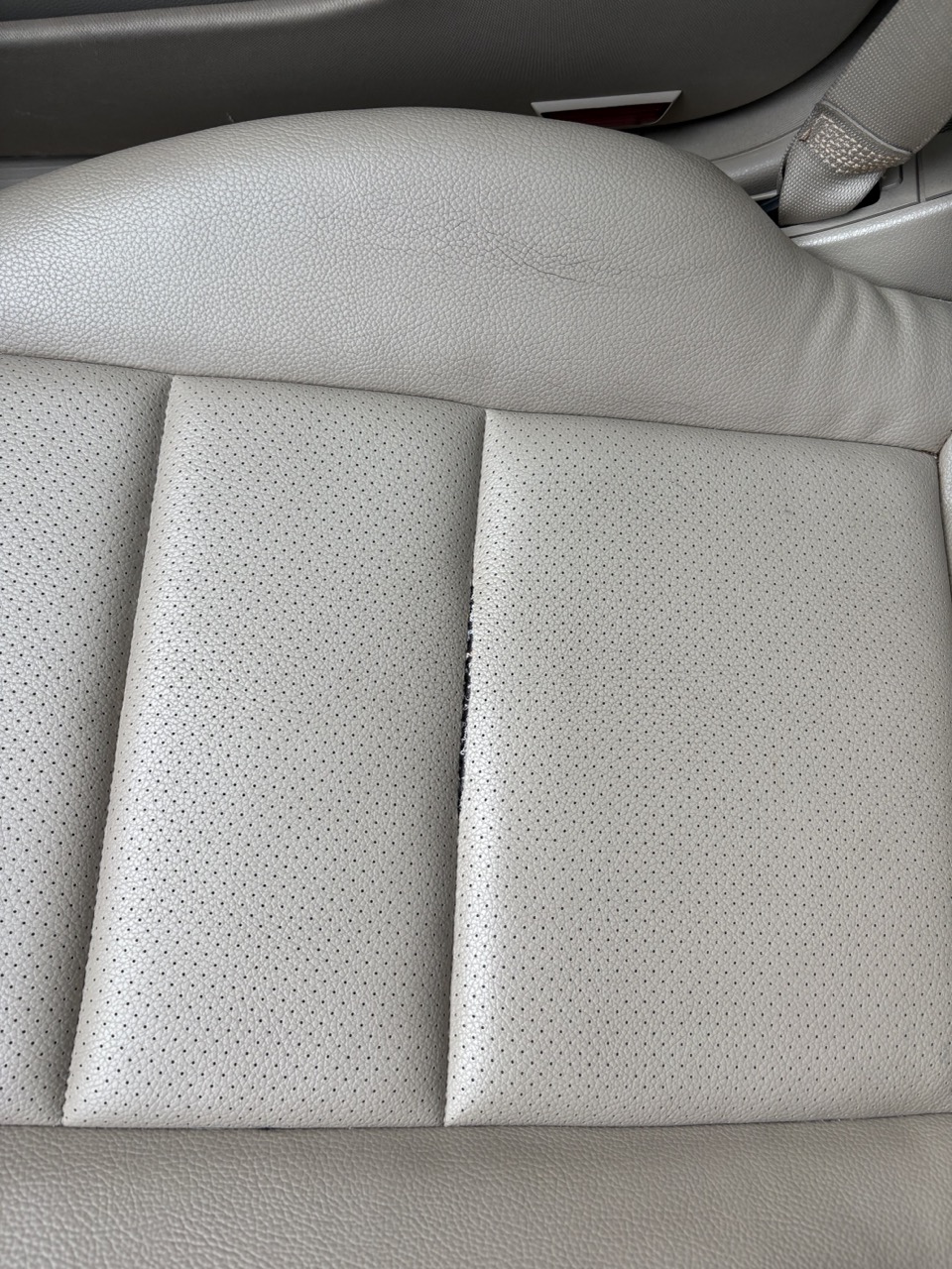 Photo 17 from auction – 2014 MERCEDES-BENZ C-CLASS C 300 with VIN WDDGF8AB8EA916847