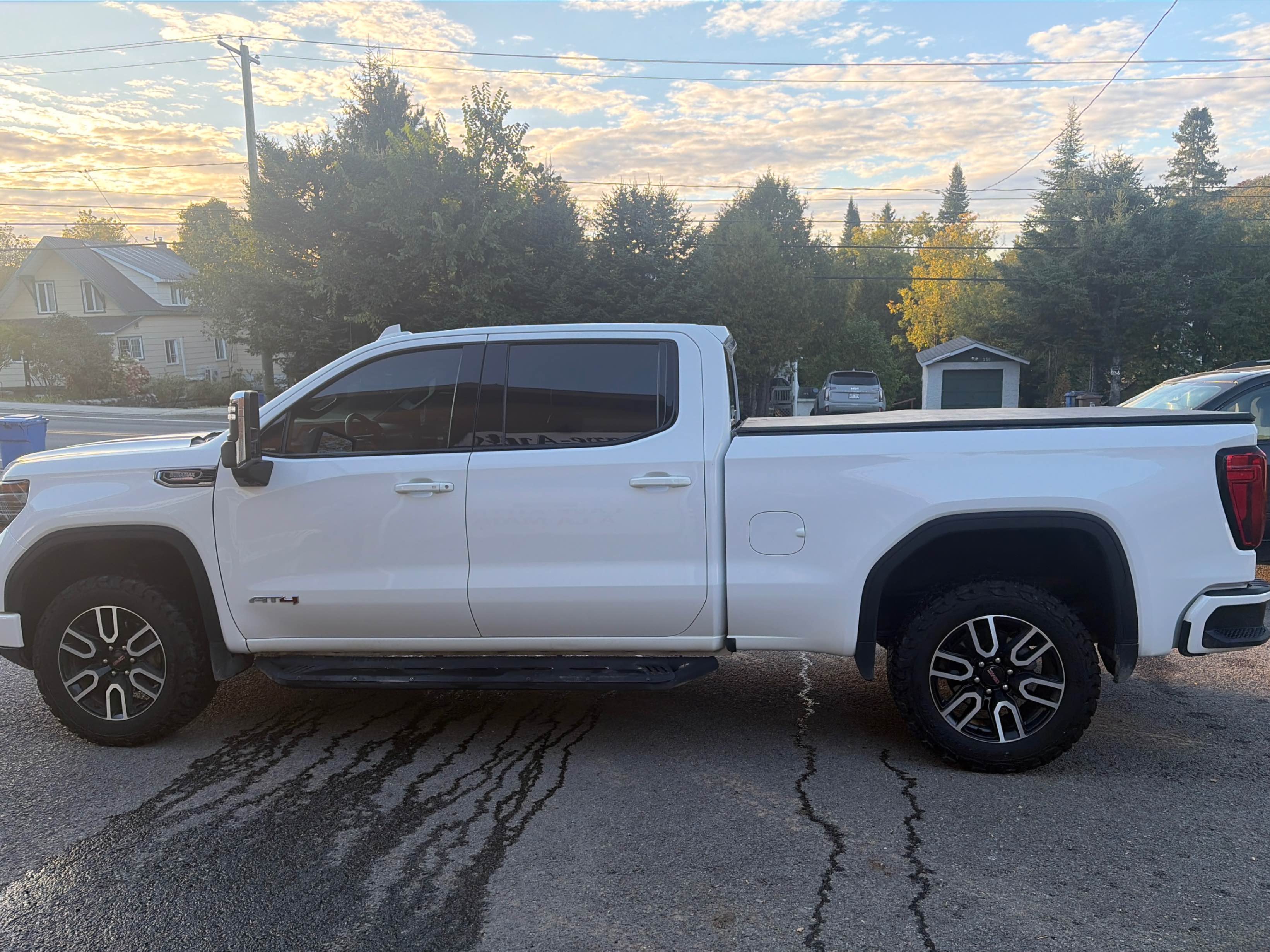 Снимка 2 от търг – 2026 GMC SIERRA 1500 AT4 с VIN 3GTUUEE88TG154506