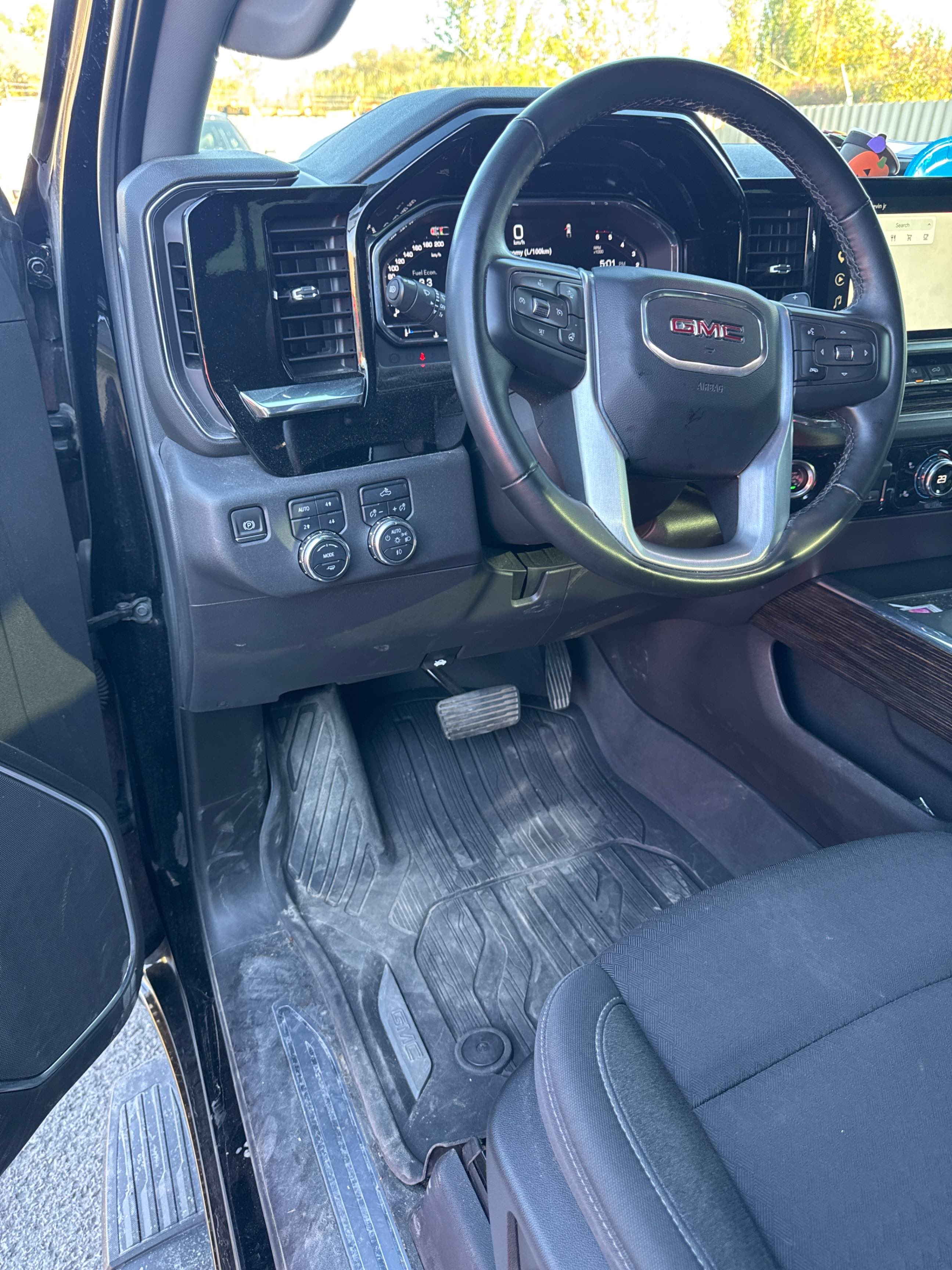 Photo 5 from auction – 2024 GMC SIERRA 1500 ELEVATION with VIN 3GTUUCE86RG130444