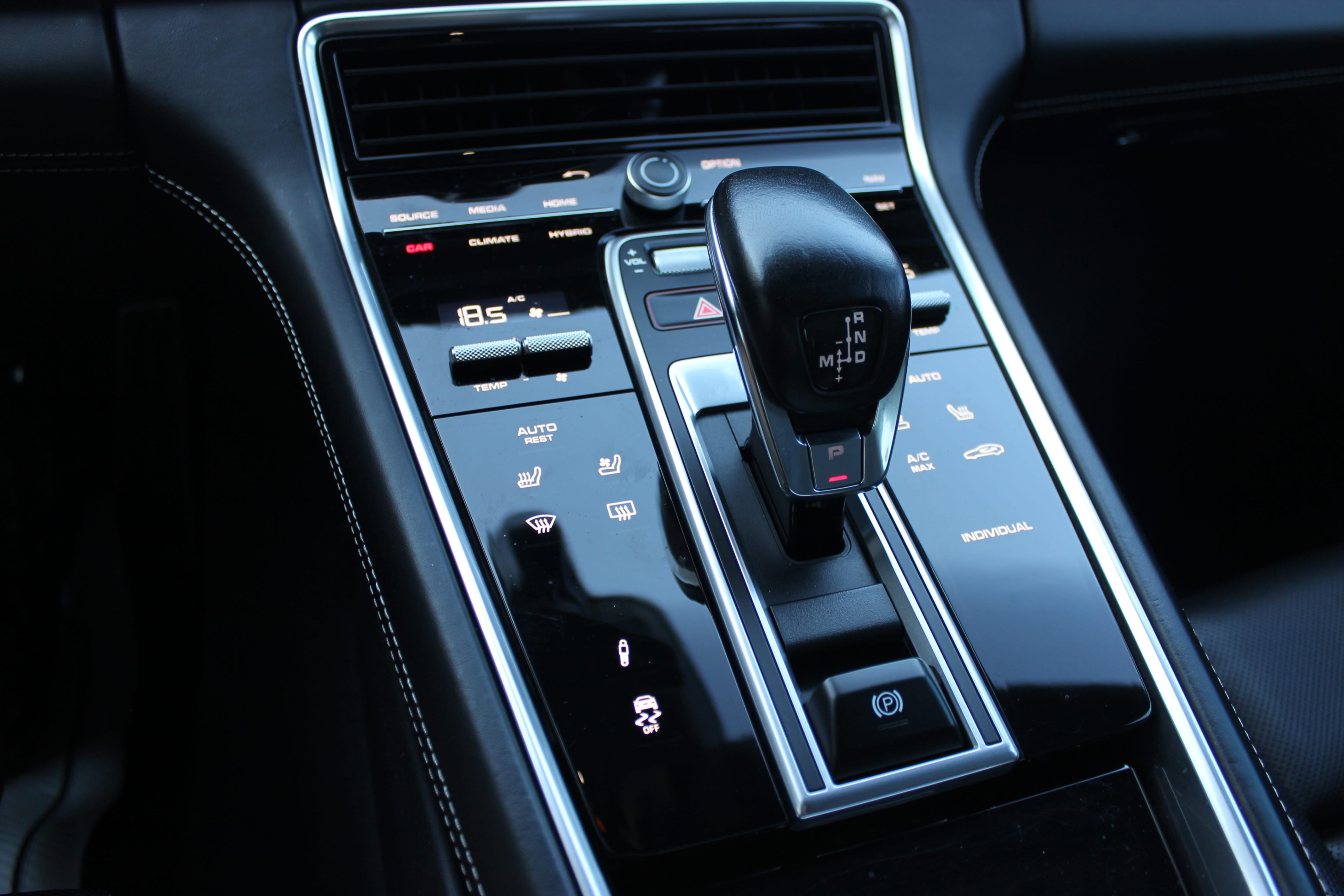 Снимка 13 от търг – 2019 PORSCHE PANAMERA TURBO S E-HYBRID AWD с VIN WP0AH2A77KL147292