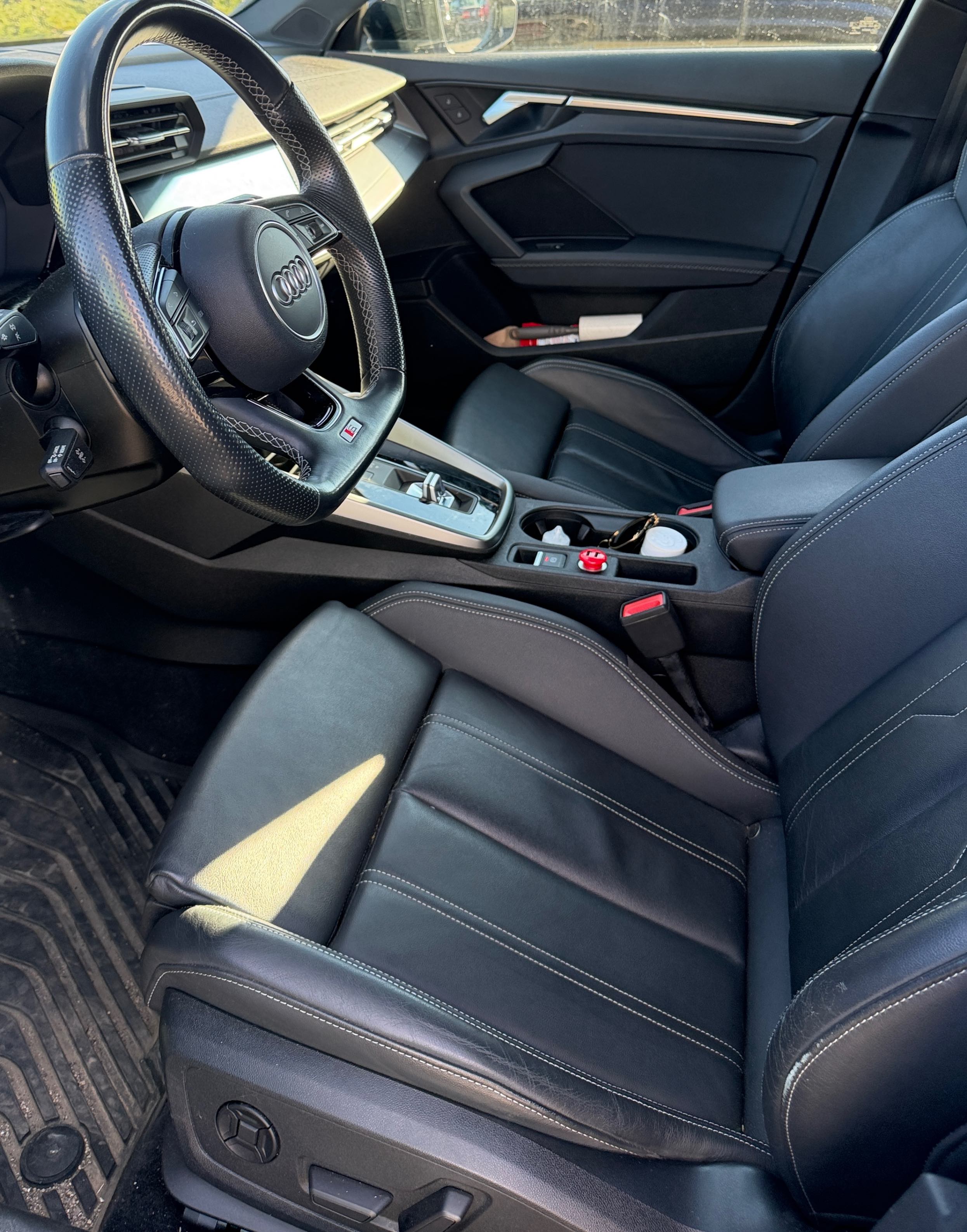 Photo 5 from auction – 2022 AUDI S3 SEDAN PROGRESSIV with VIN WAUH3CGY5NA031394
