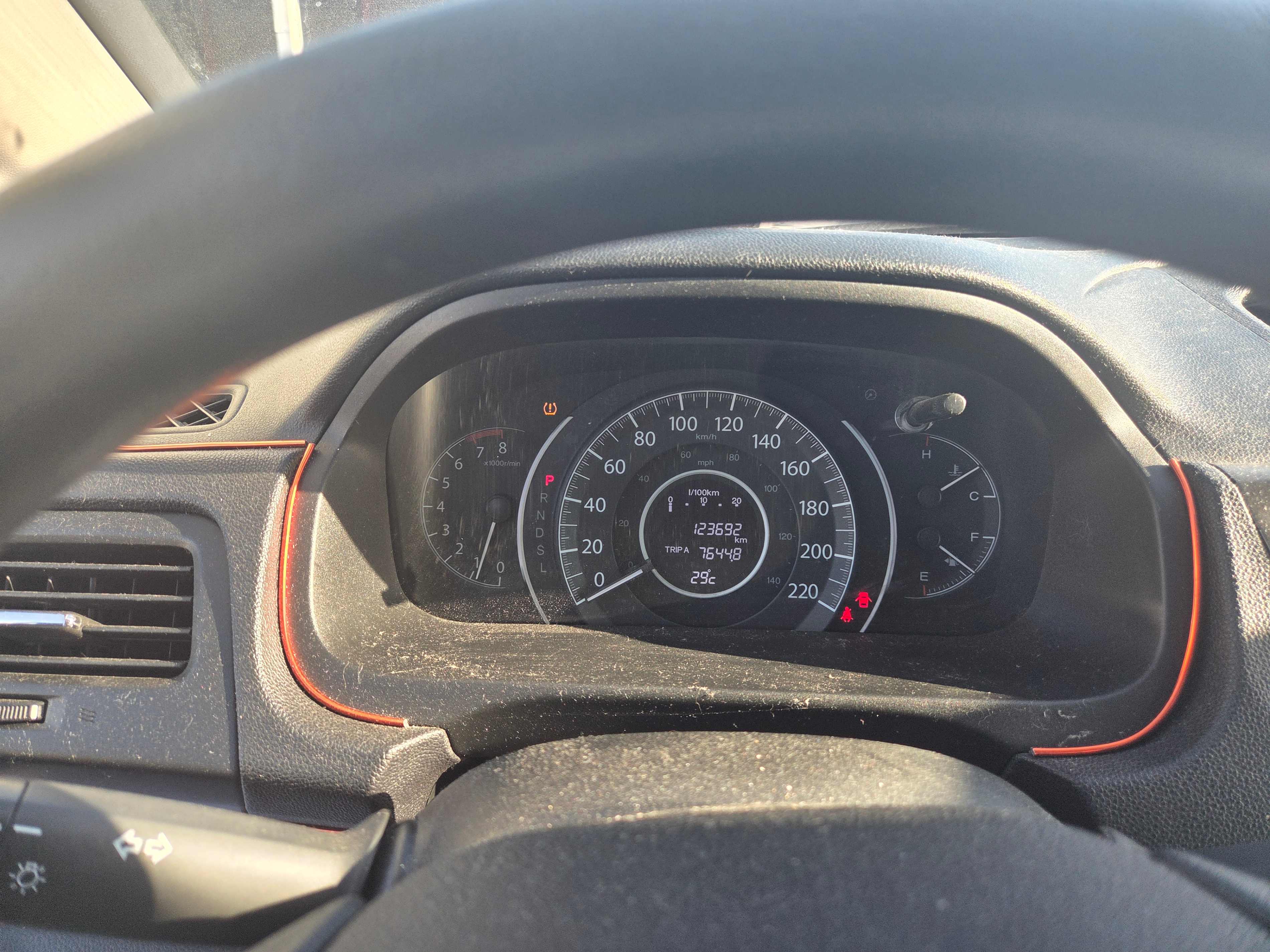 Photo 8 from auction – 2015 HONDA CR-V SE with VIN 2HKRM4H45FH125064