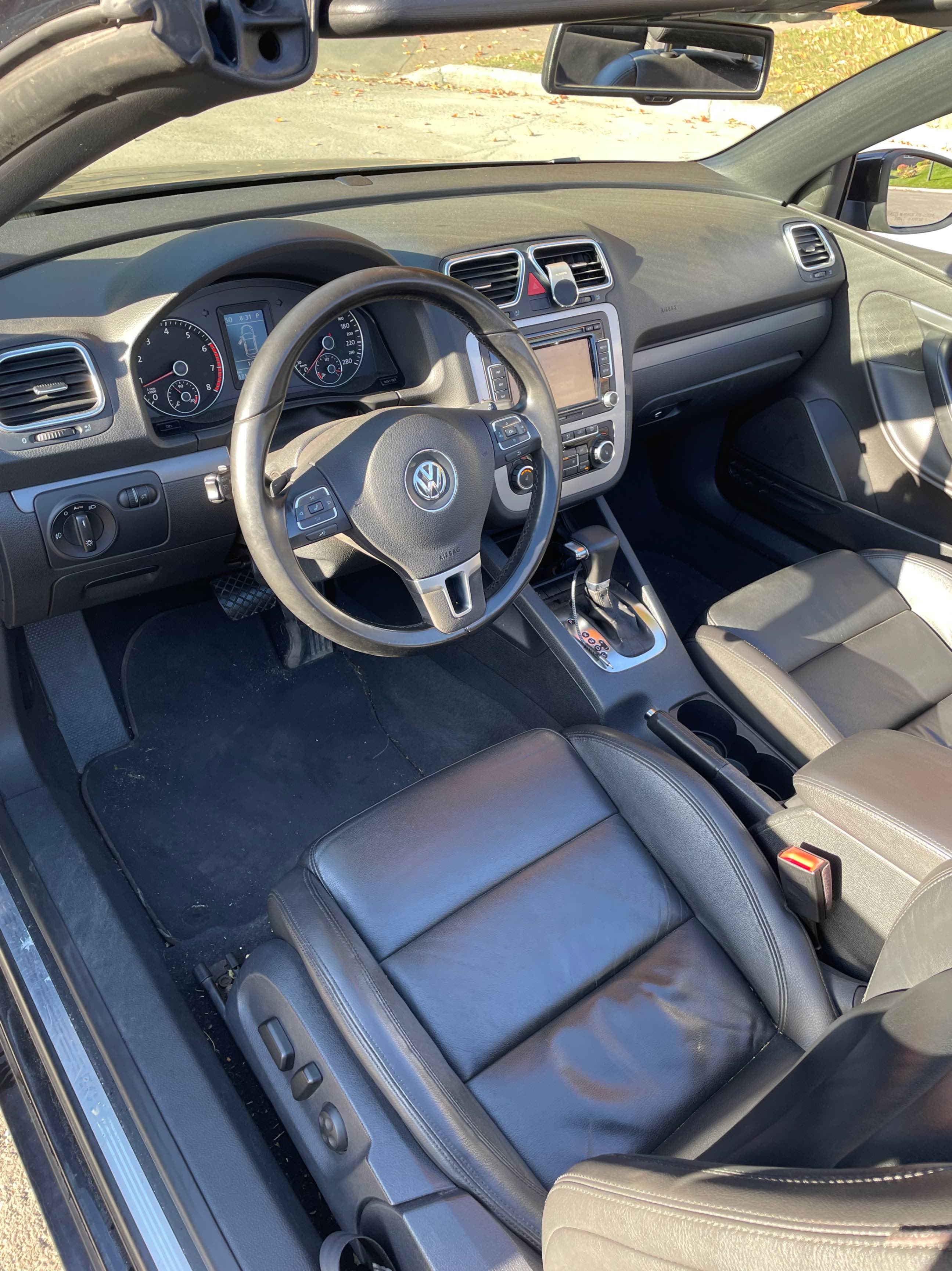 Photo 5 from auction – 2011 VOLKSWAGEN EOS HIGHLINE with VIN WVWHD7AH8BV003643