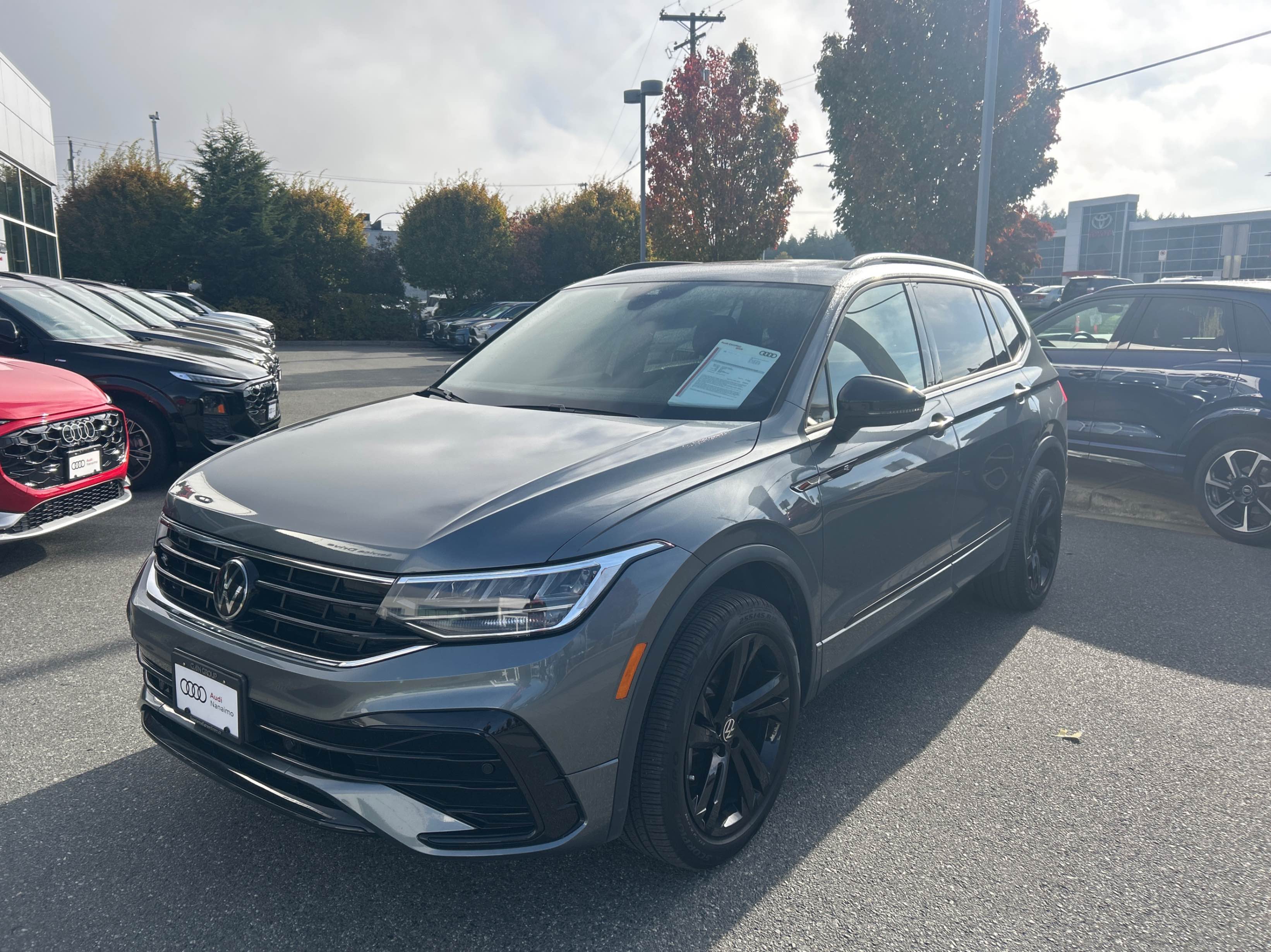 VOLKSWAGEN TIGUAN COMFORTLINE R-LINE BLACK EDITION 2024 с VIN 3VV8B7AXXRM013285 - Снимка от търг