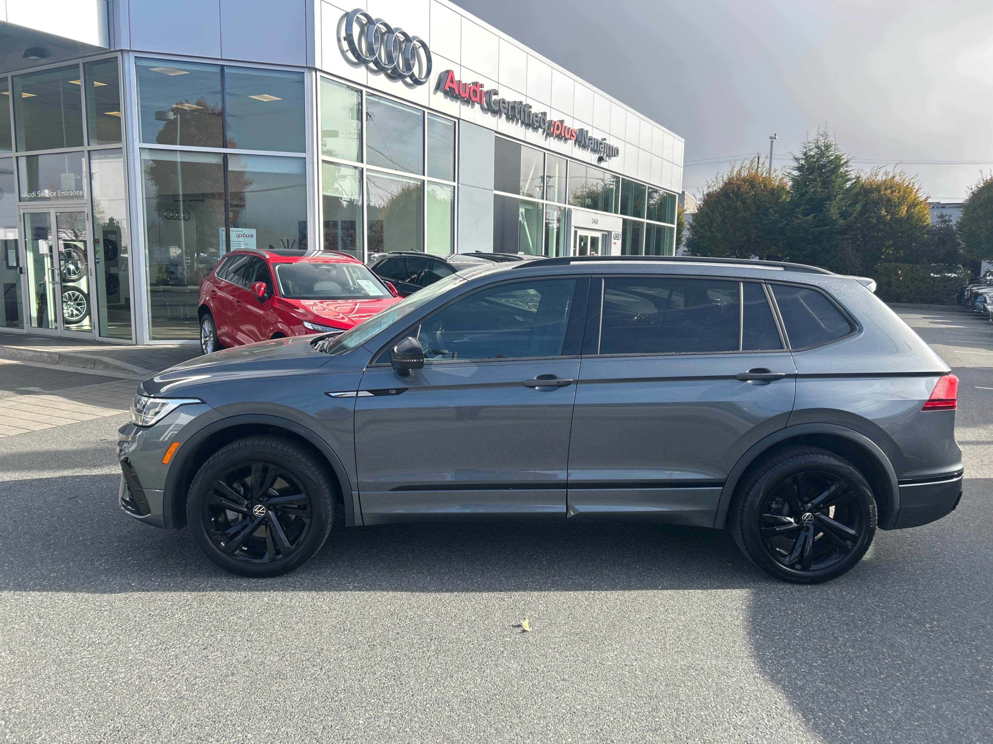 Снимка 2 от търг – 2024 VOLKSWAGEN TIGUAN COMFORTLINE R-LINE BLACK EDITION с VIN 3VV8B7AXXRM013285
