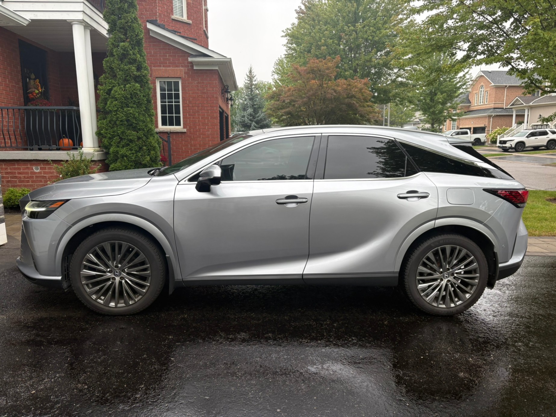 Photo 2 from auction – 2023 LEXUS RX RX 350H with VIN 2T2BBMCA3PC003212